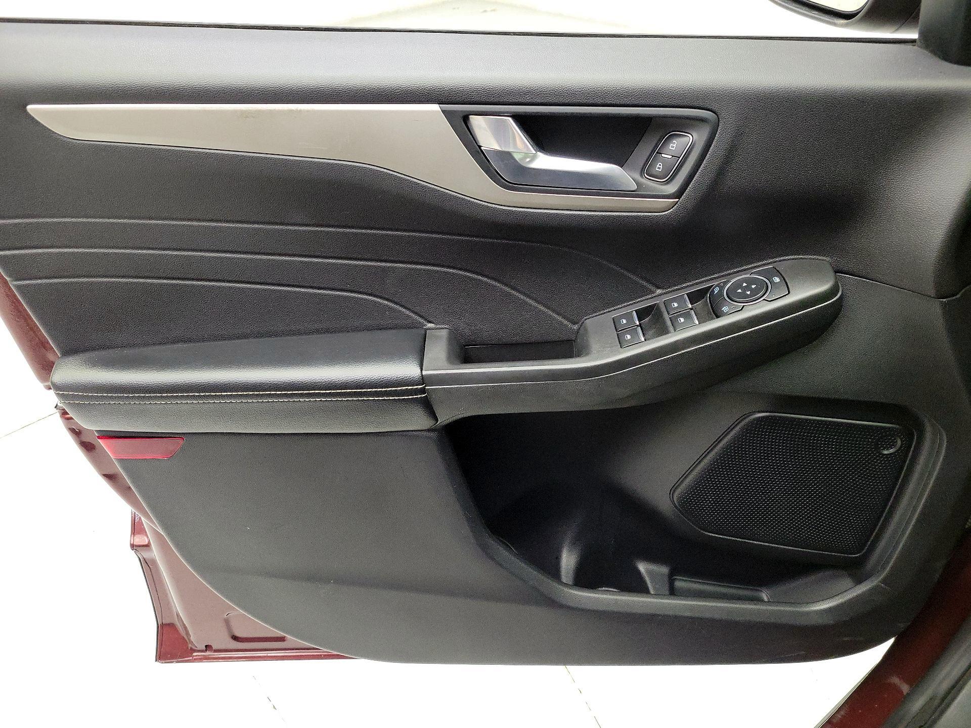 Thumbnail: 2021 Ford Escape - 12