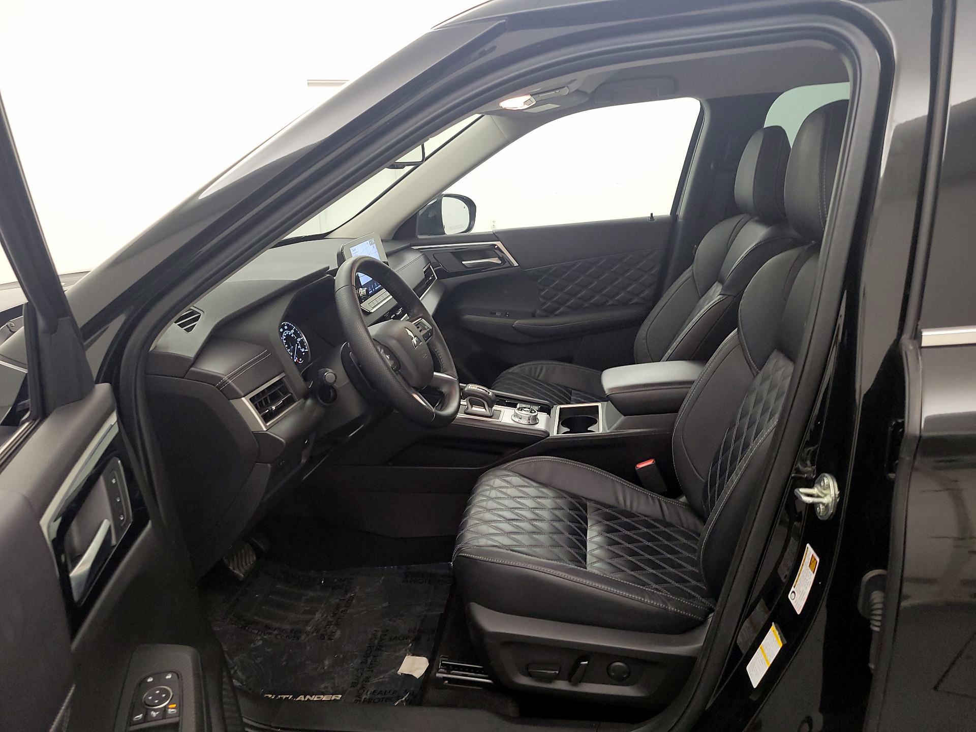 Thumbnail: 2022 Mitsubishi Outlander - 11