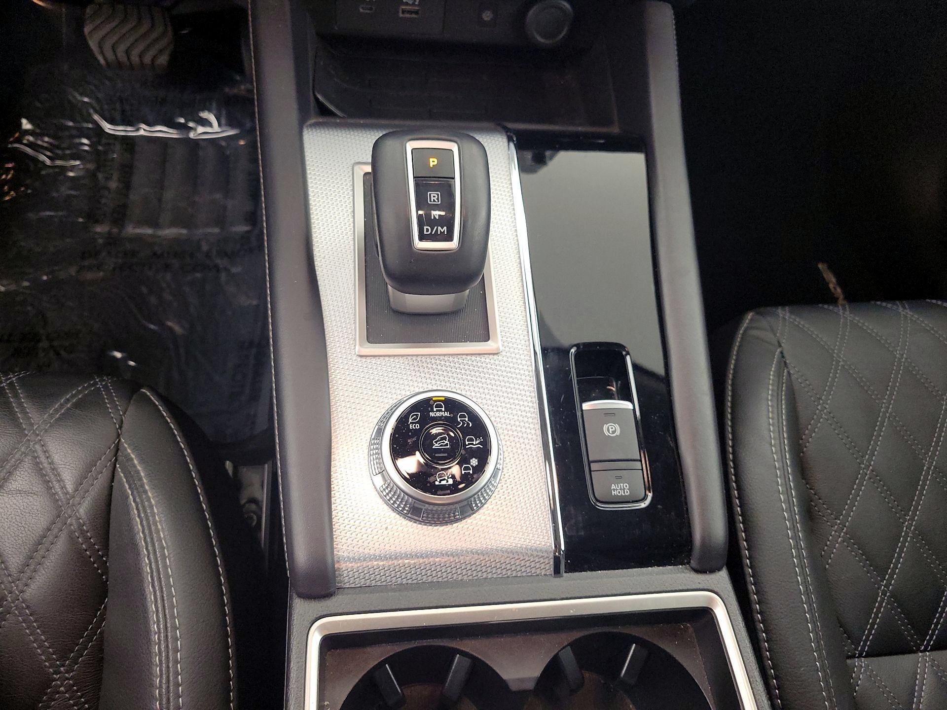 Thumbnail: 2022 Mitsubishi Outlander - 18