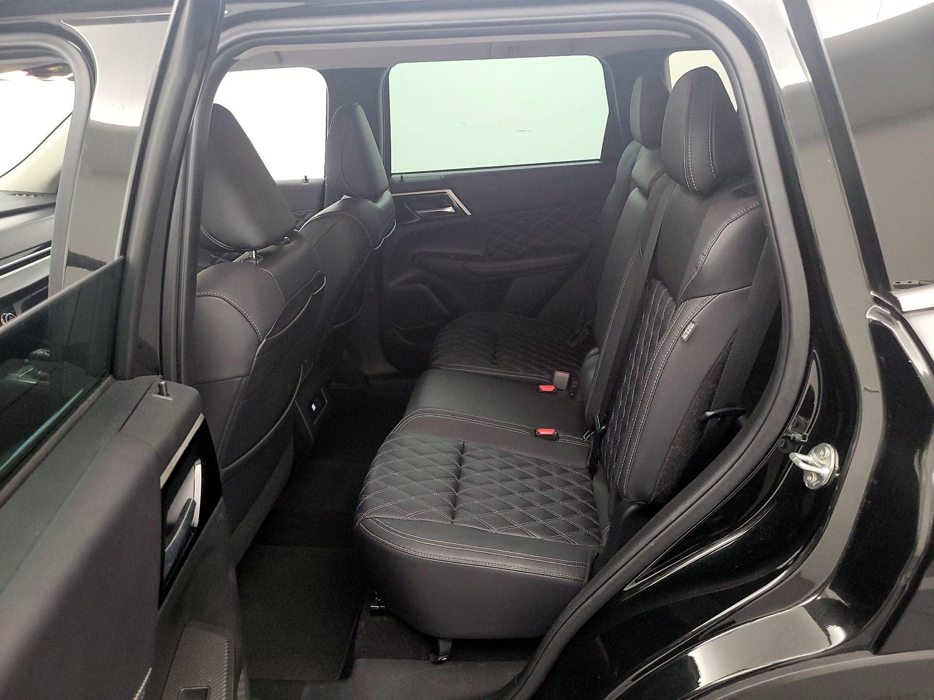 Thumbnail: 2022 Mitsubishi Outlander - 20