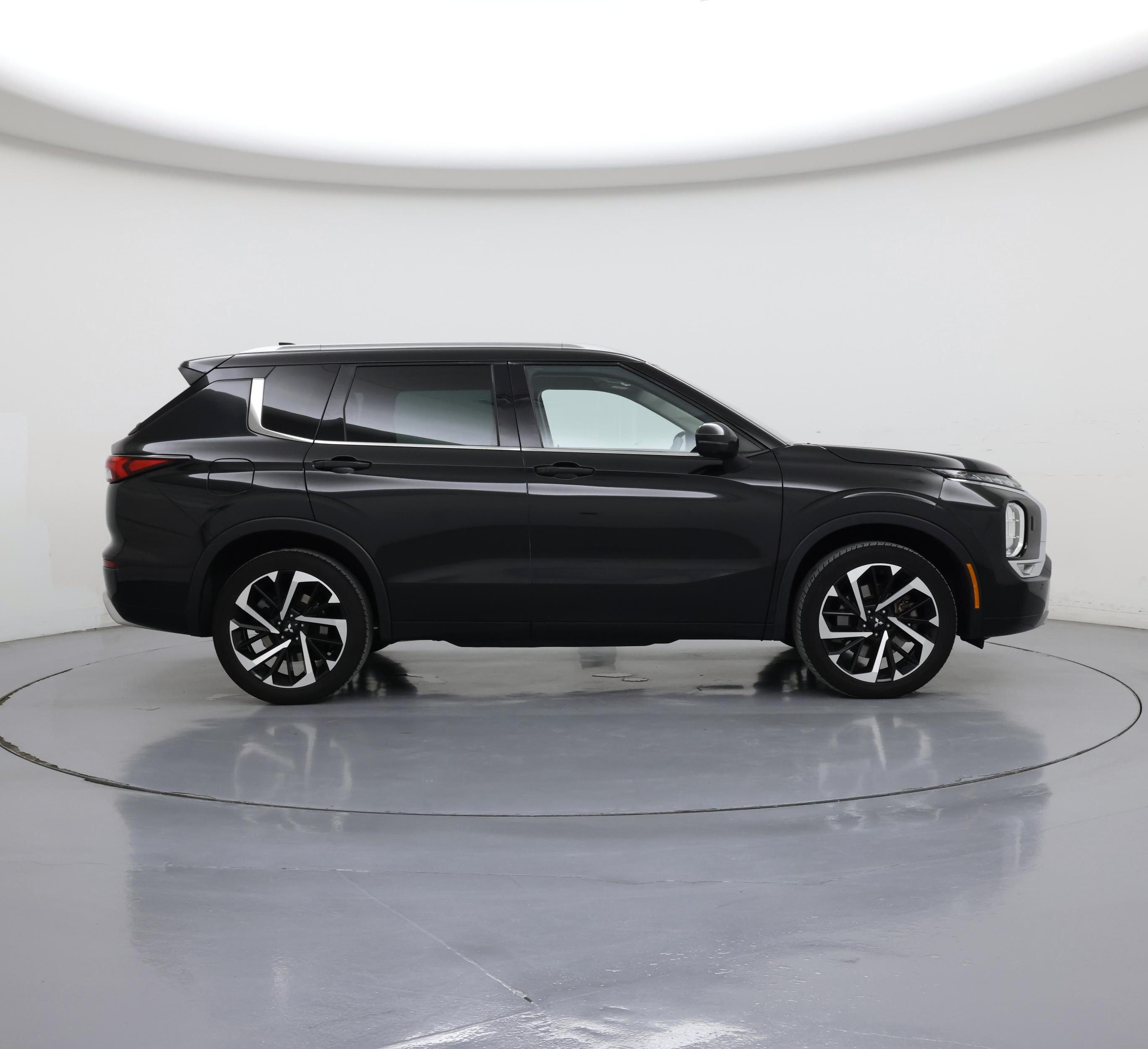 Thumbnail: 2022 Mitsubishi Outlander - 7