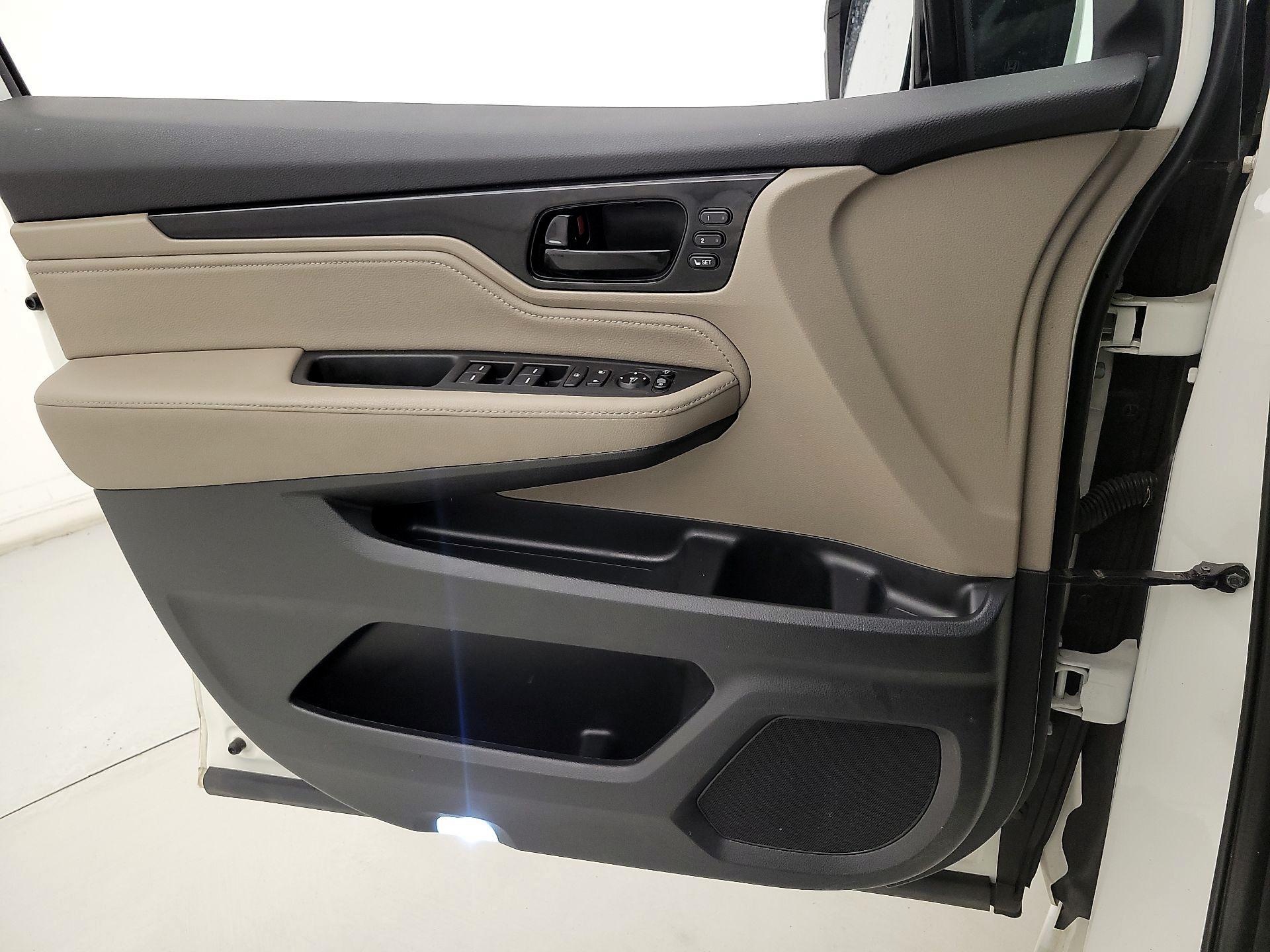 Thumbnail: 2018 Honda Odyssey - 12