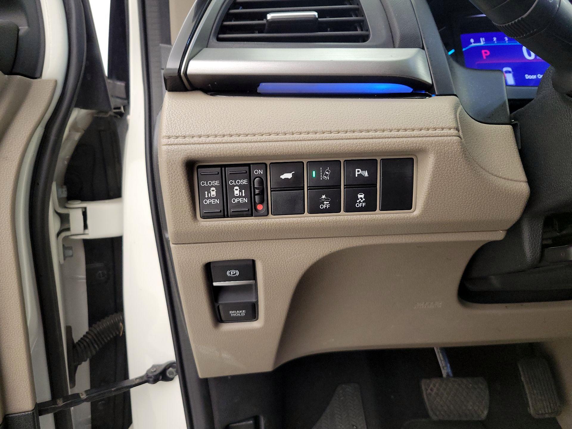 Thumbnail: 2018 Honda Odyssey - 13