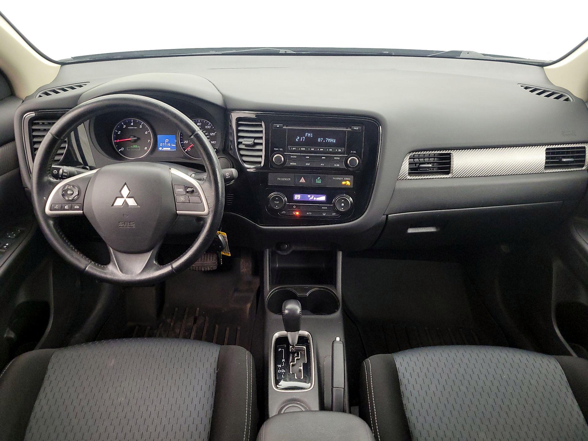 Thumbnail: 2015 Mitsubishi Outlander - 9