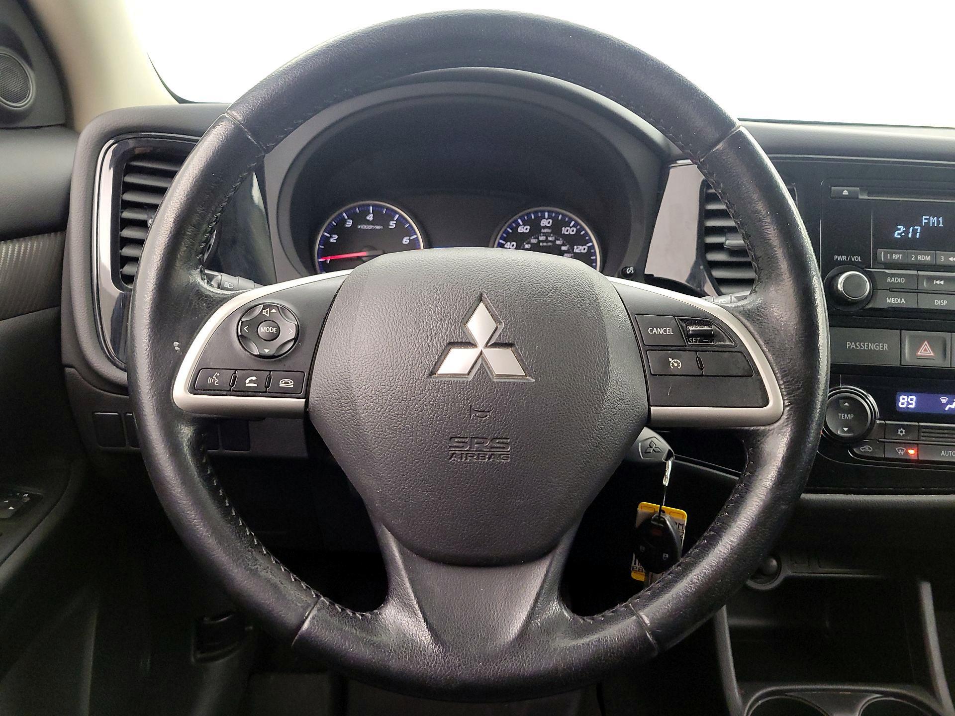 Thumbnail: 2015 Mitsubishi Outlander - 10