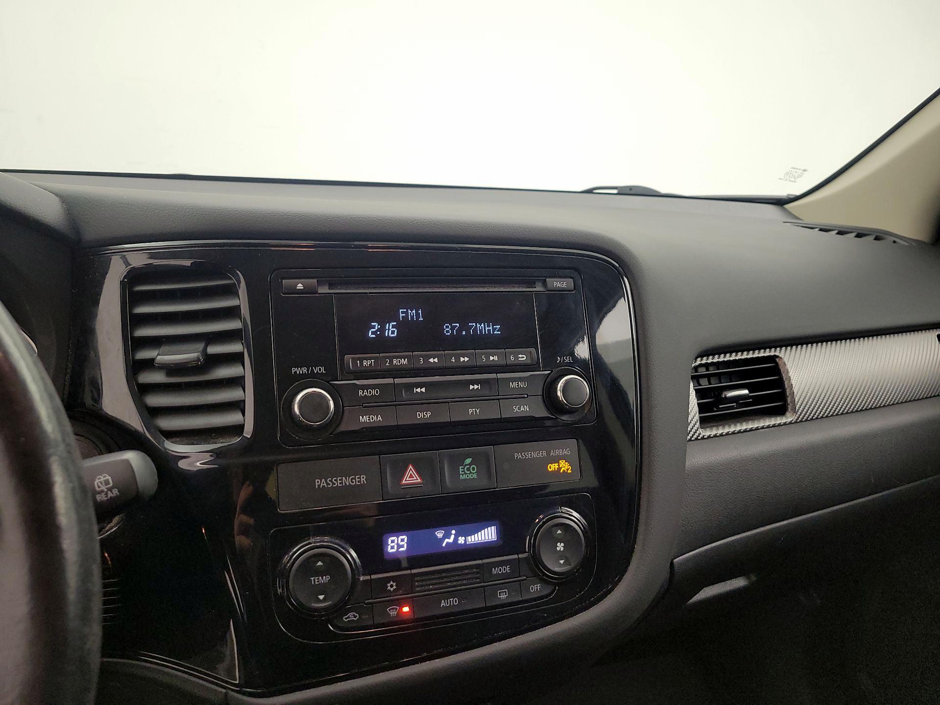 Thumbnail: 2015 Mitsubishi Outlander - 14