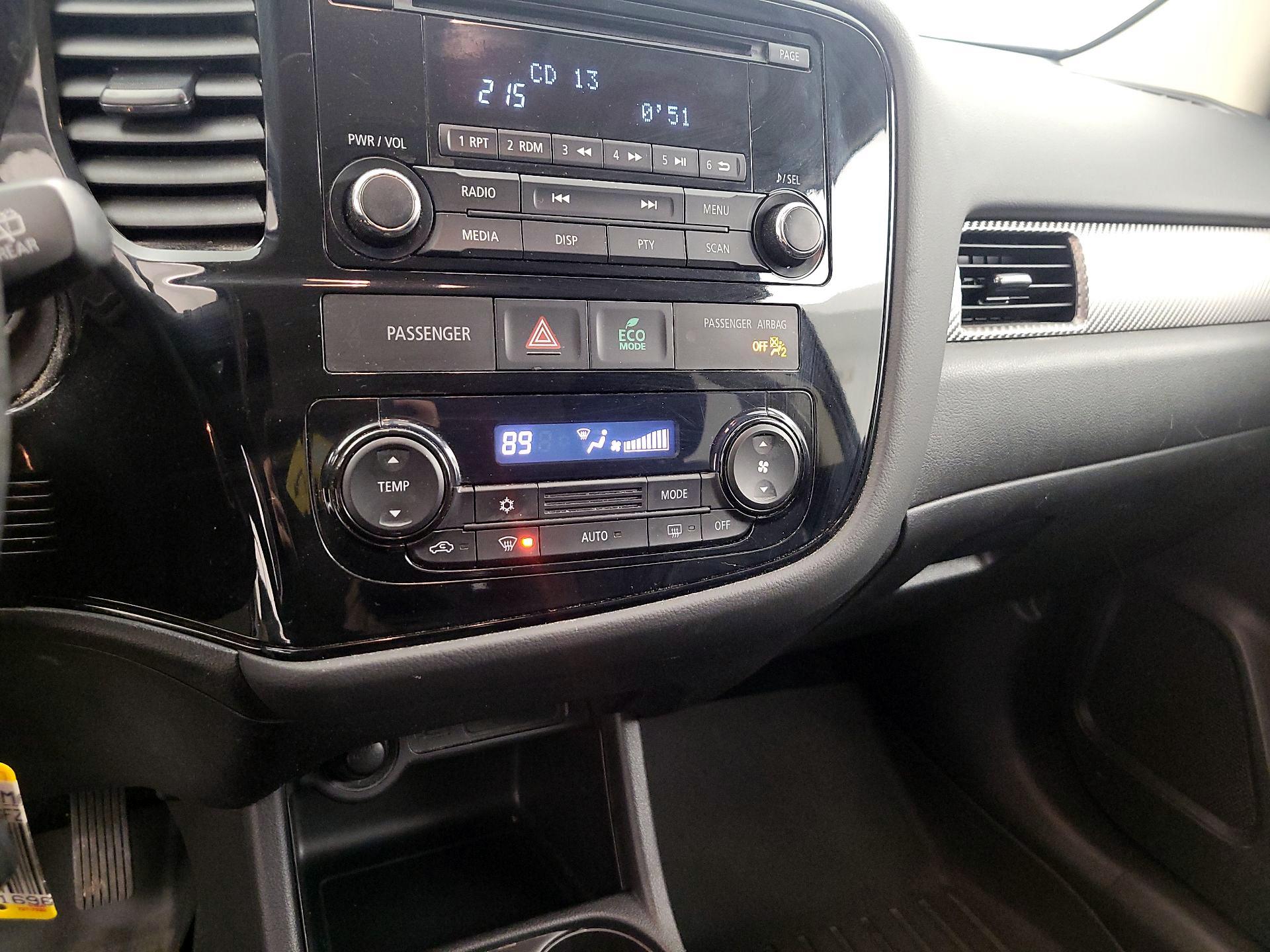 Thumbnail: 2015 Mitsubishi Outlander - 15