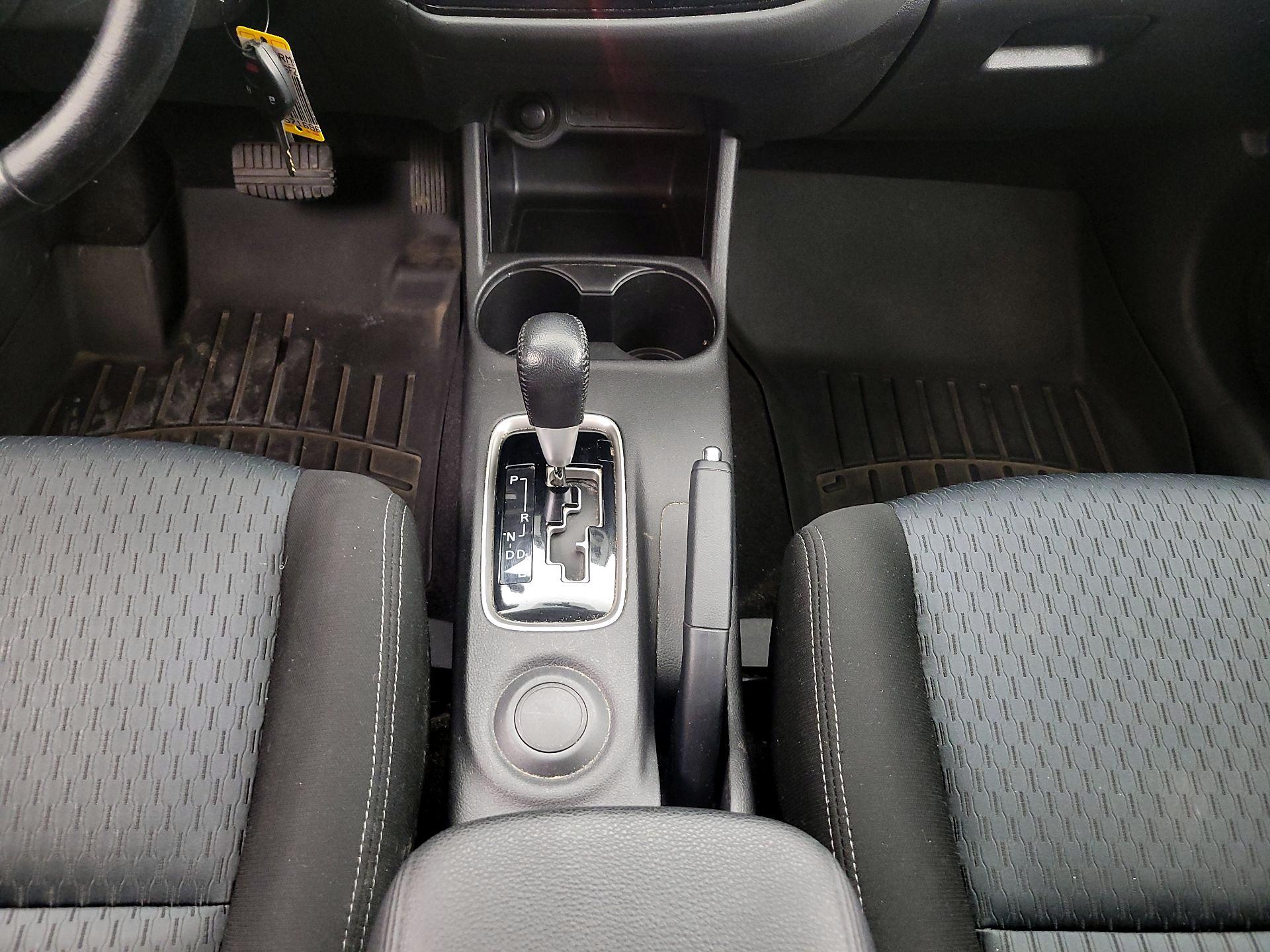 Thumbnail: 2015 Mitsubishi Outlander - 16