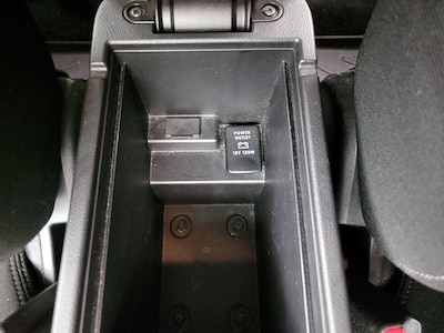 USB/AUX Ports