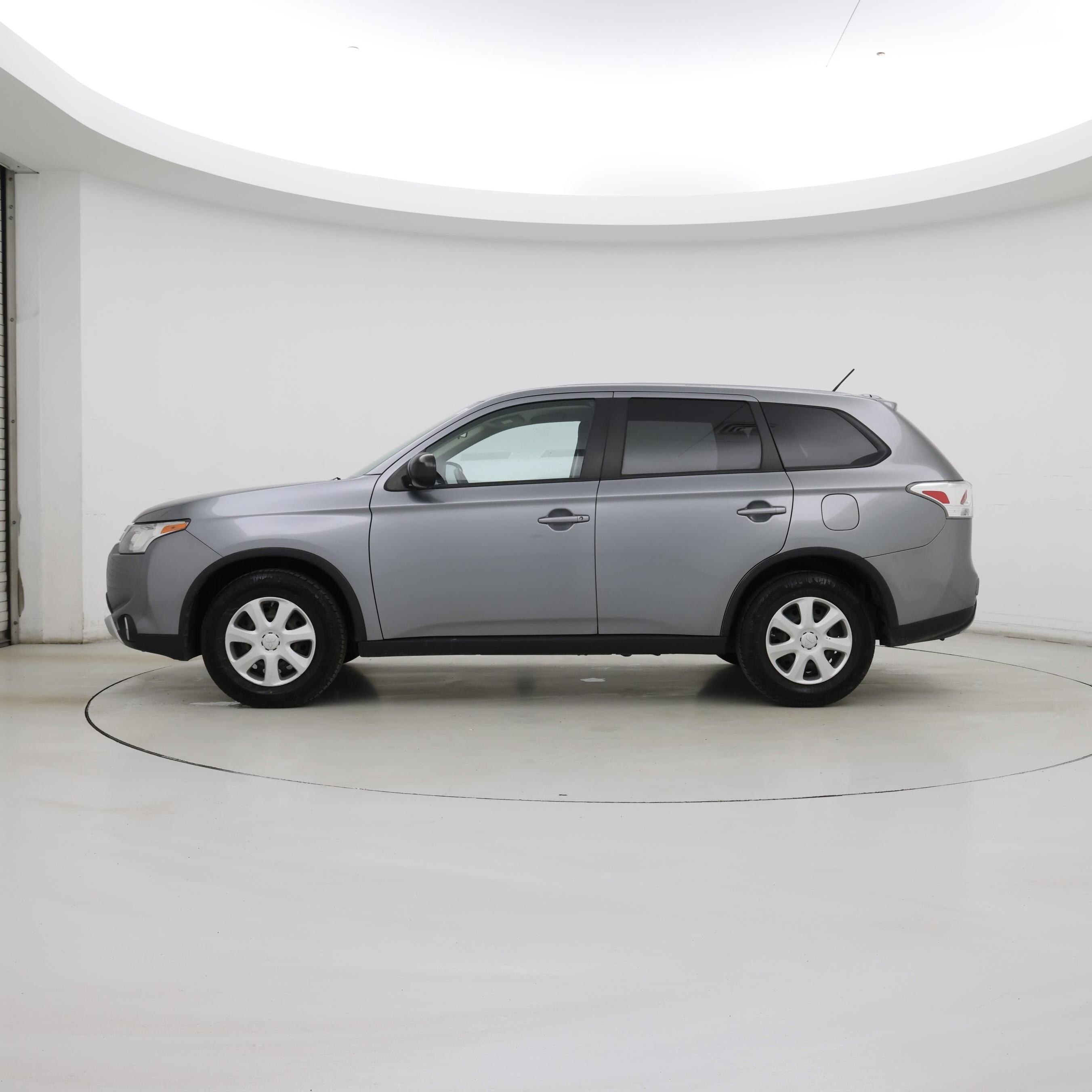 Thumbnail: 2015 Mitsubishi Outlander - 3