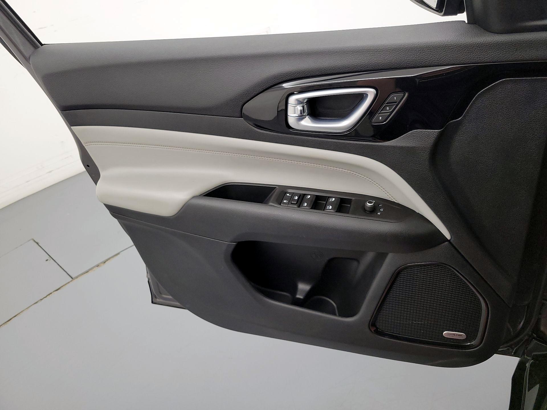 Thumbnail: 2022 Jeep Compass - 12