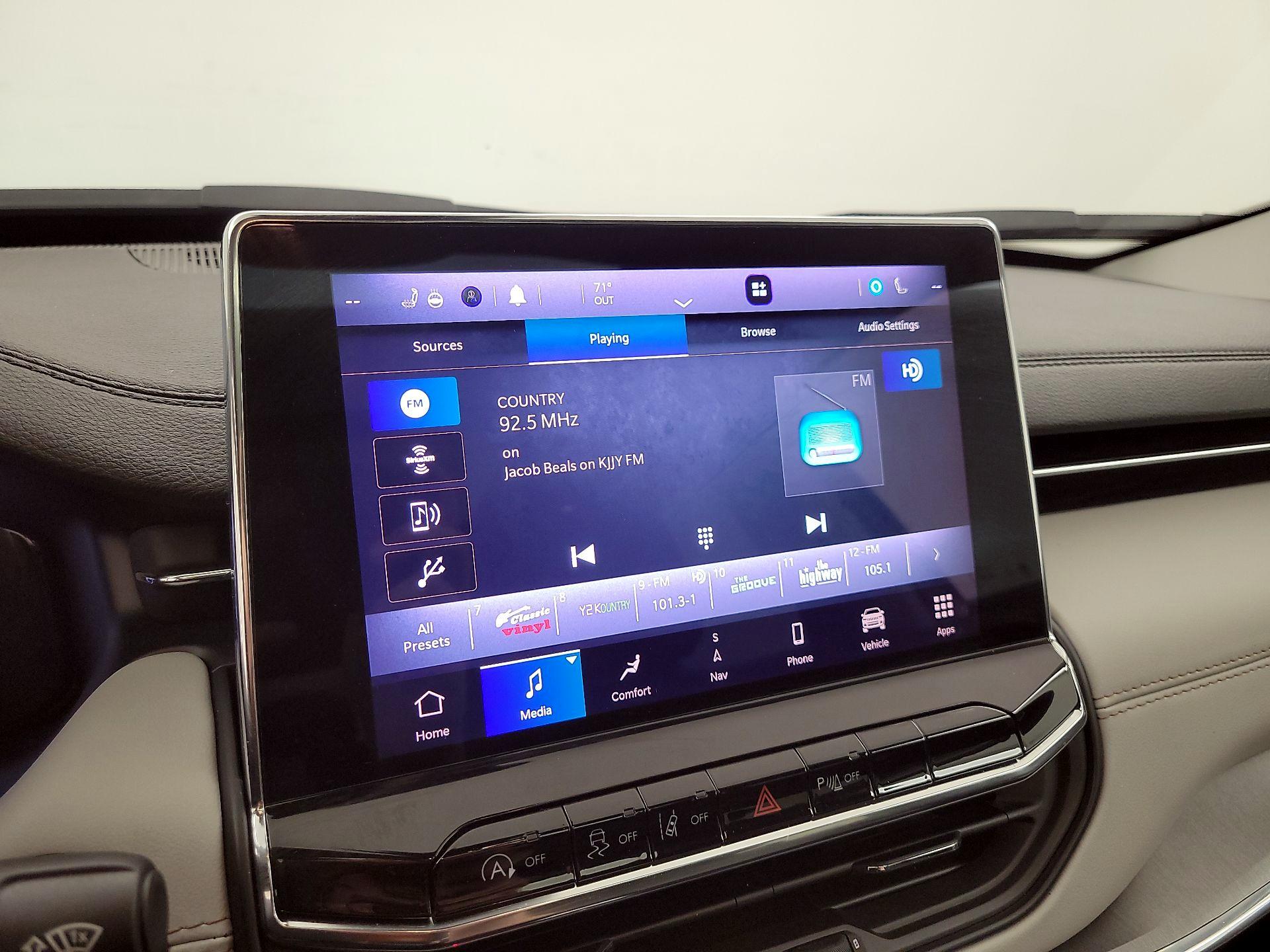 Thumbnail: 2022 Jeep Compass - 16