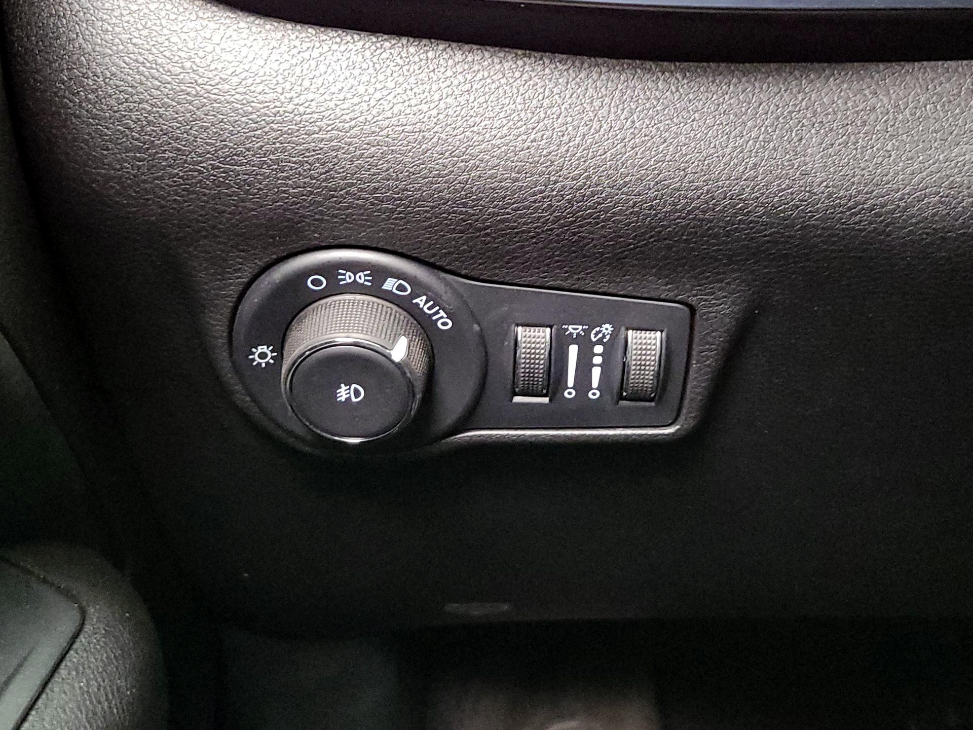 Thumbnail: 2022 Jeep Compass - 13