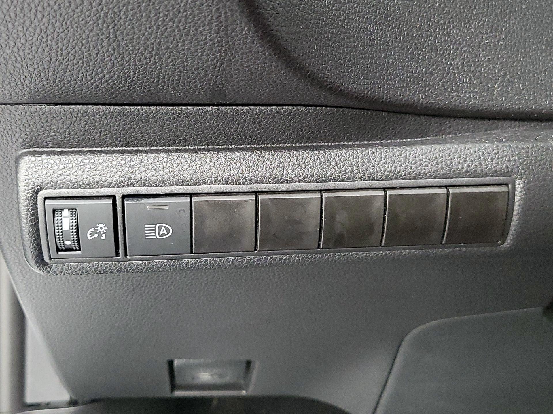 Thumbnail: 2025 Toyota Corolla - 13