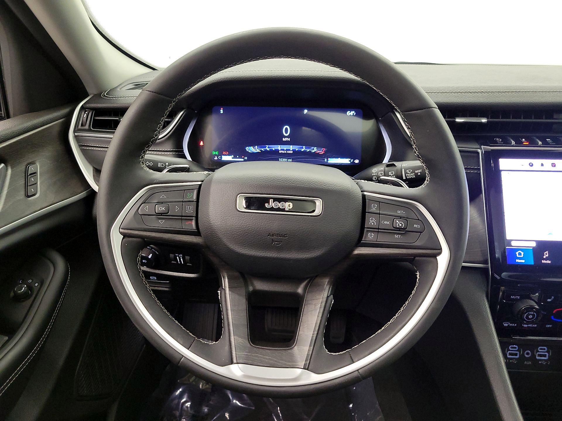 Thumbnail: 2023 Jeep Grand Cherokee - 10