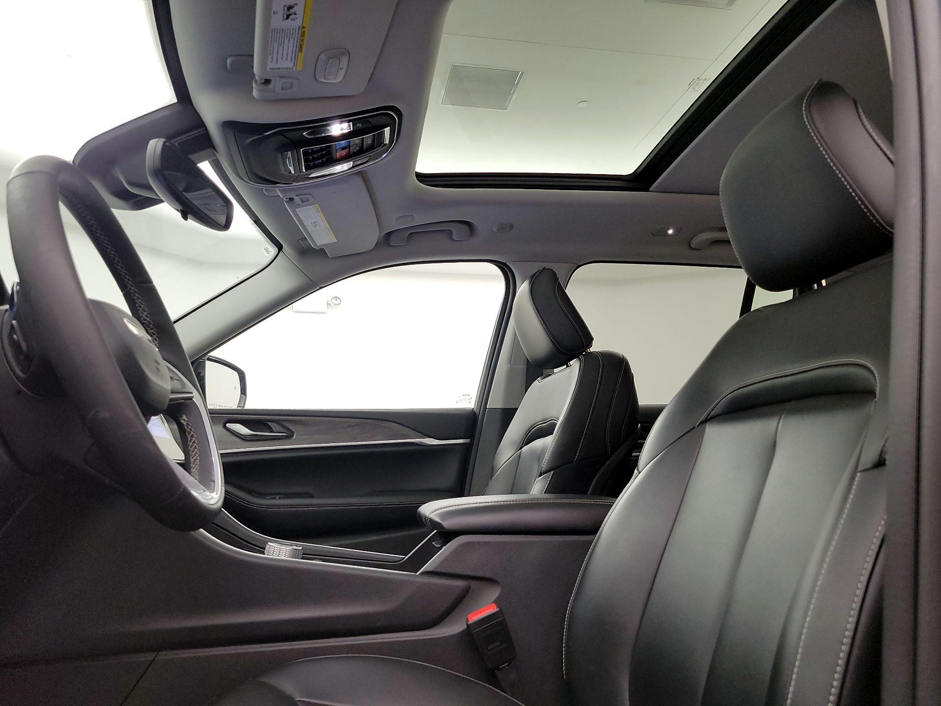 Thumbnail: 2023 Jeep Grand Cherokee - 20