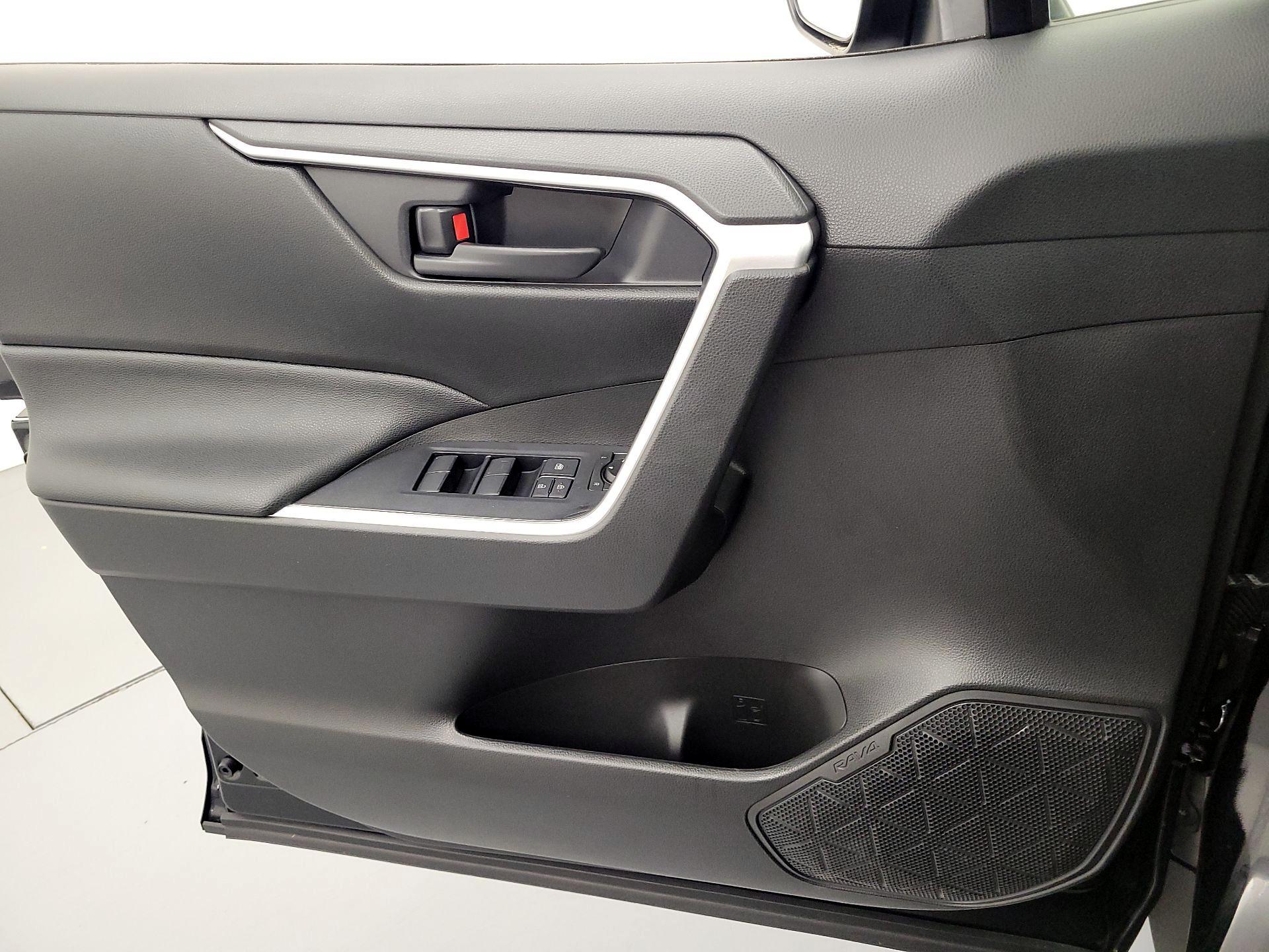 Thumbnail: 2021 Toyota RAV4 - 12