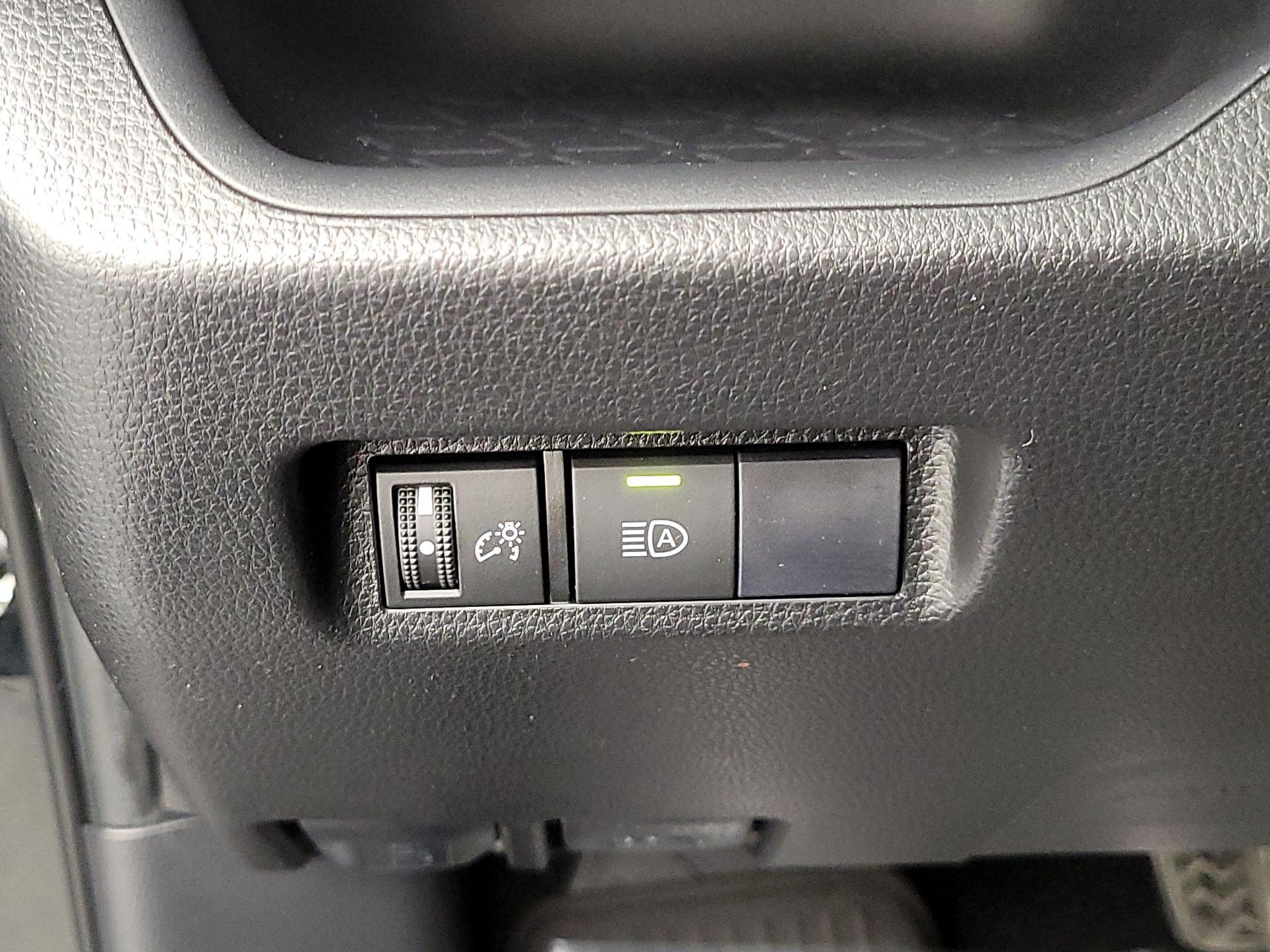 Thumbnail: 2021 Toyota RAV4 - 13