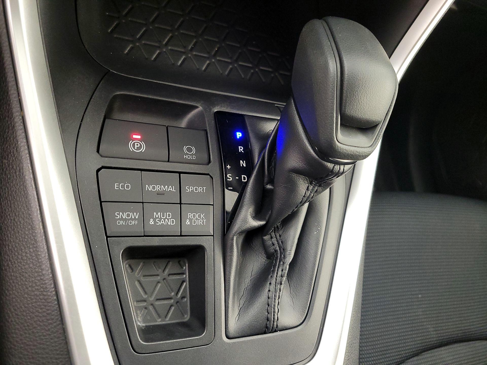 Thumbnail: 2021 Toyota RAV4 - 17