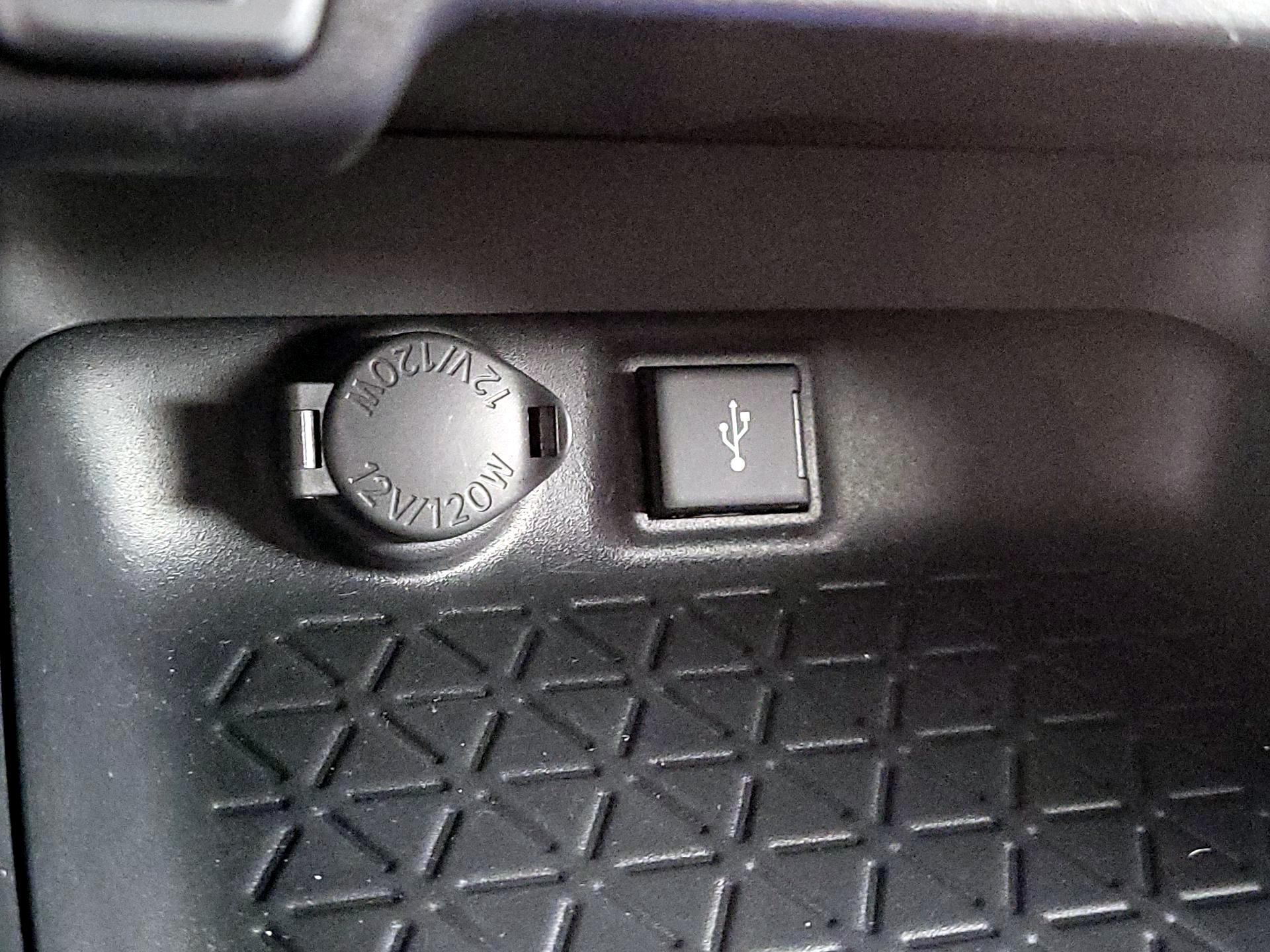 Thumbnail: 2021 Toyota RAV4 - 18