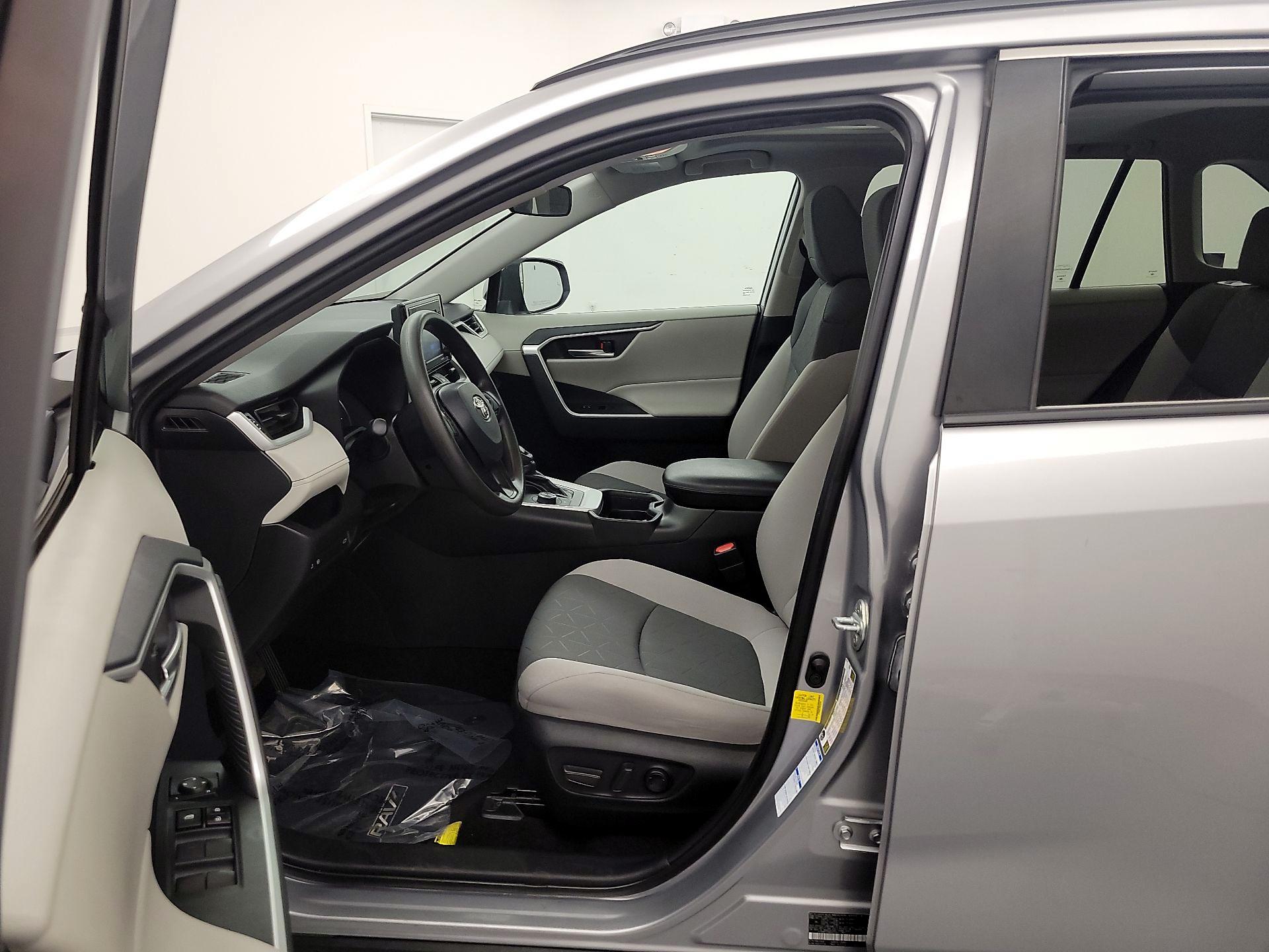 Thumbnail: 2021 Toyota RAV4 - 11