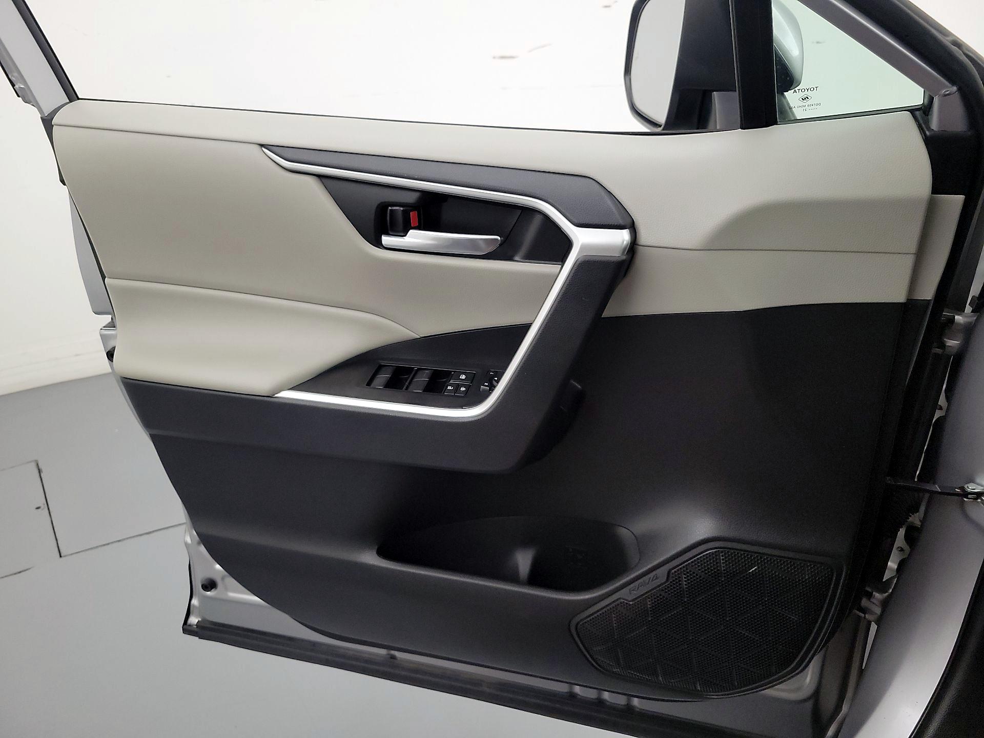 Thumbnail: 2021 Toyota RAV4 - 12