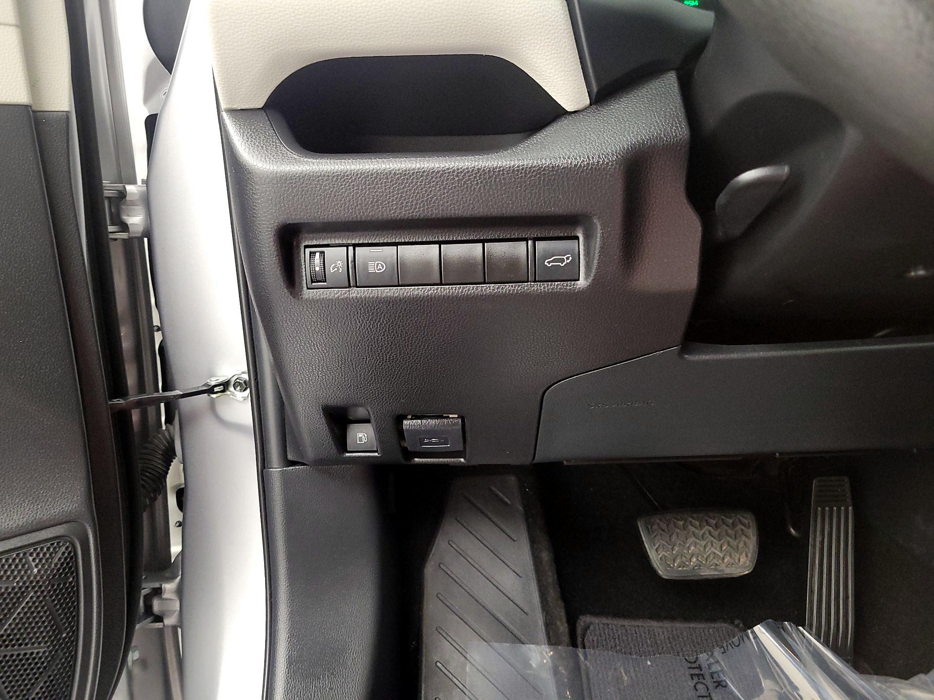 Thumbnail: 2021 Toyota RAV4 - 13