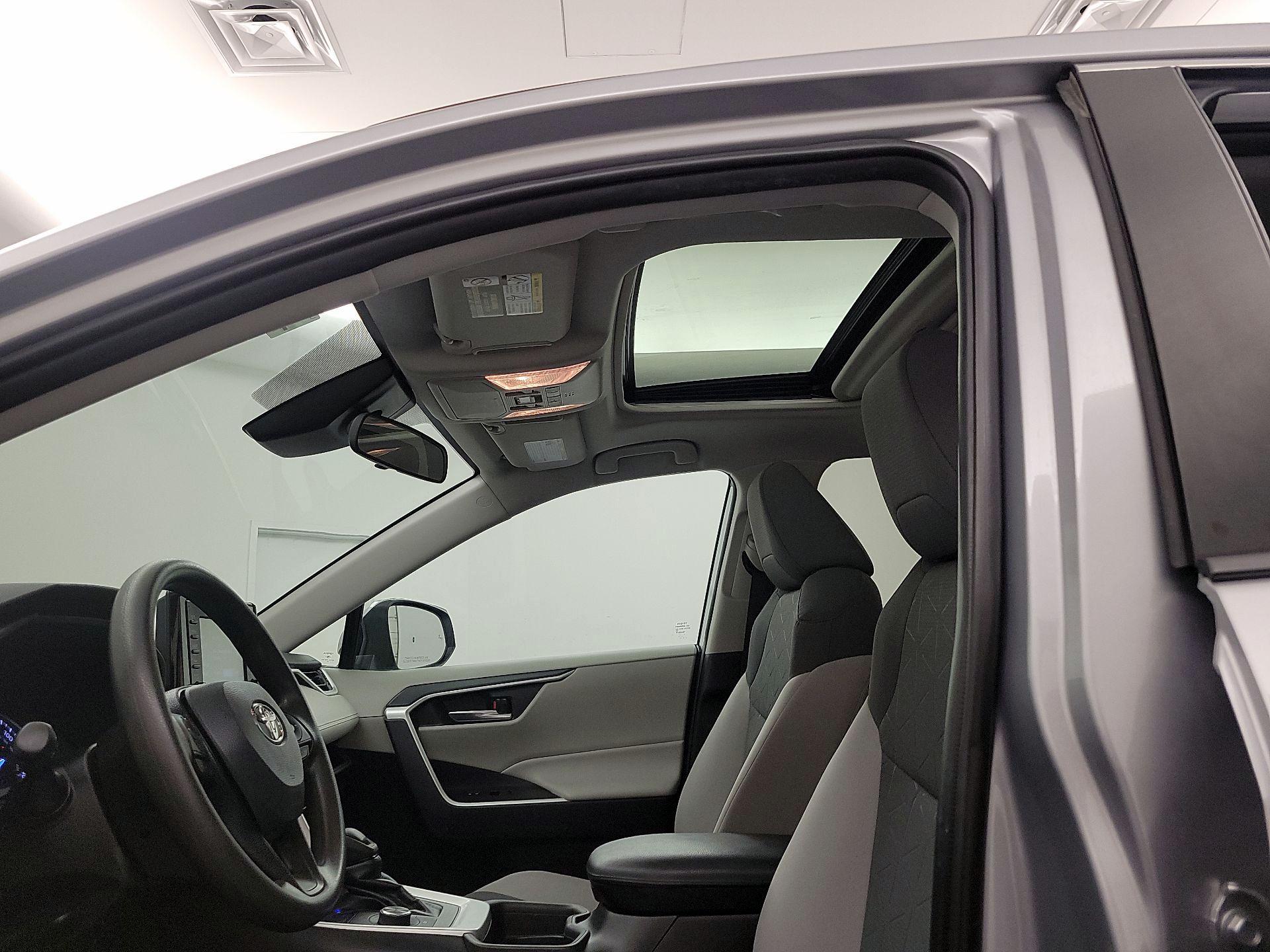 Thumbnail: 2021 Toyota RAV4 - 19