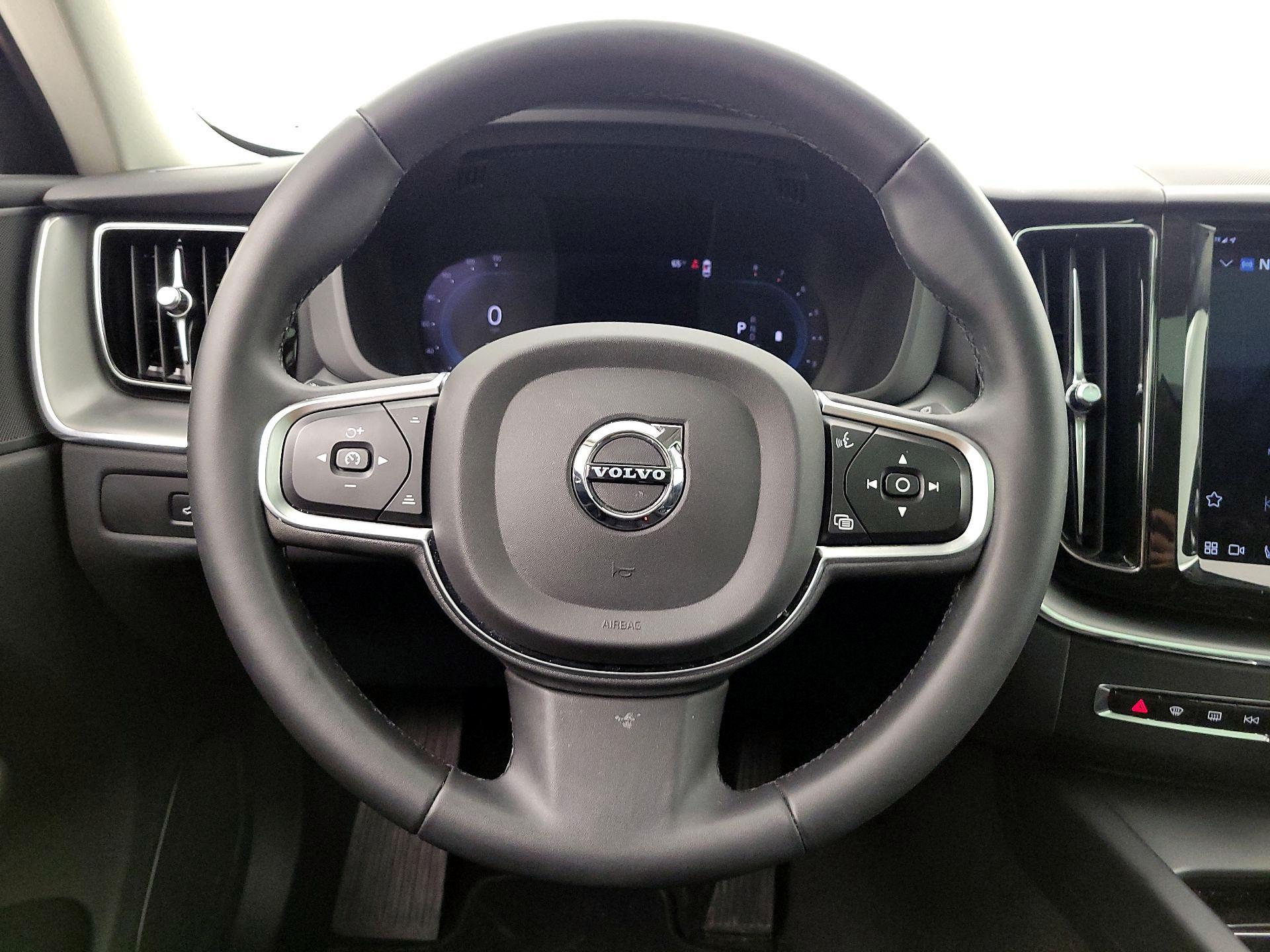 Thumbnail: 2023 Volvo XC60 - 10