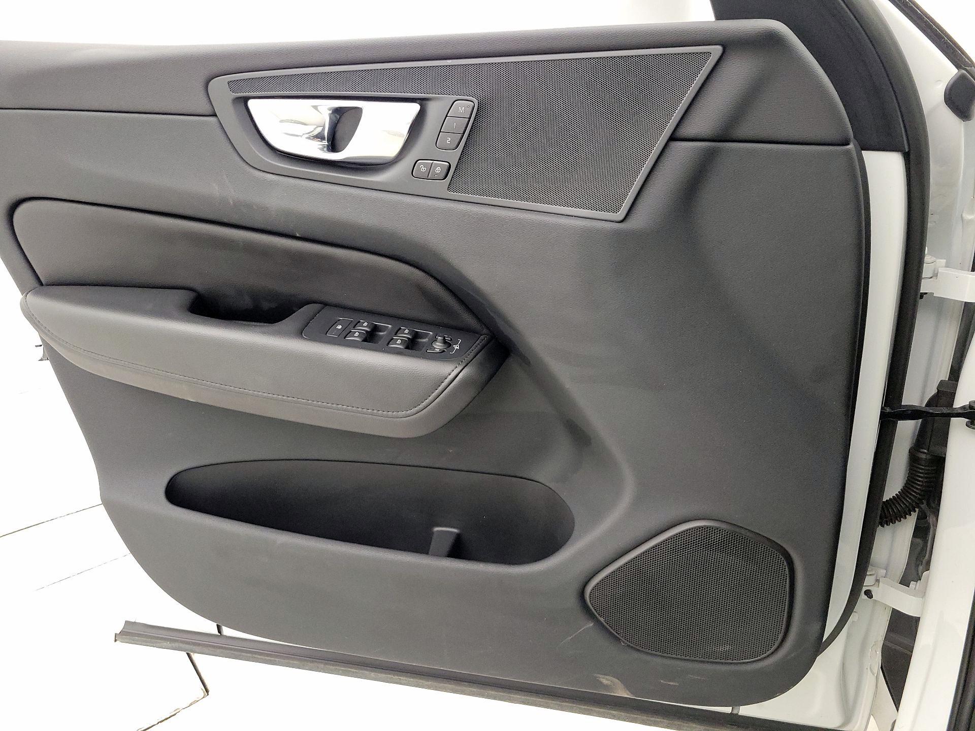 Thumbnail: 2023 Volvo XC60 - 12