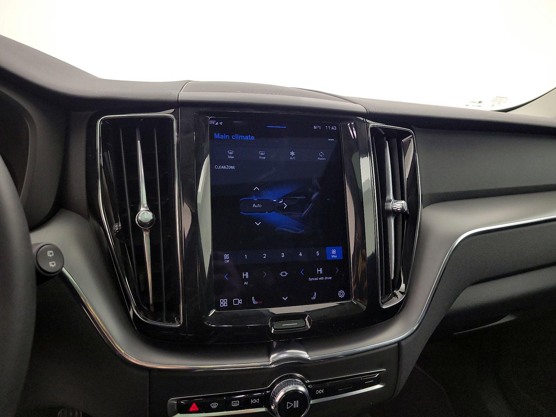 Thumbnail: 2023 Volvo XC60 - 17