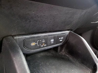 USB/AUX Ports