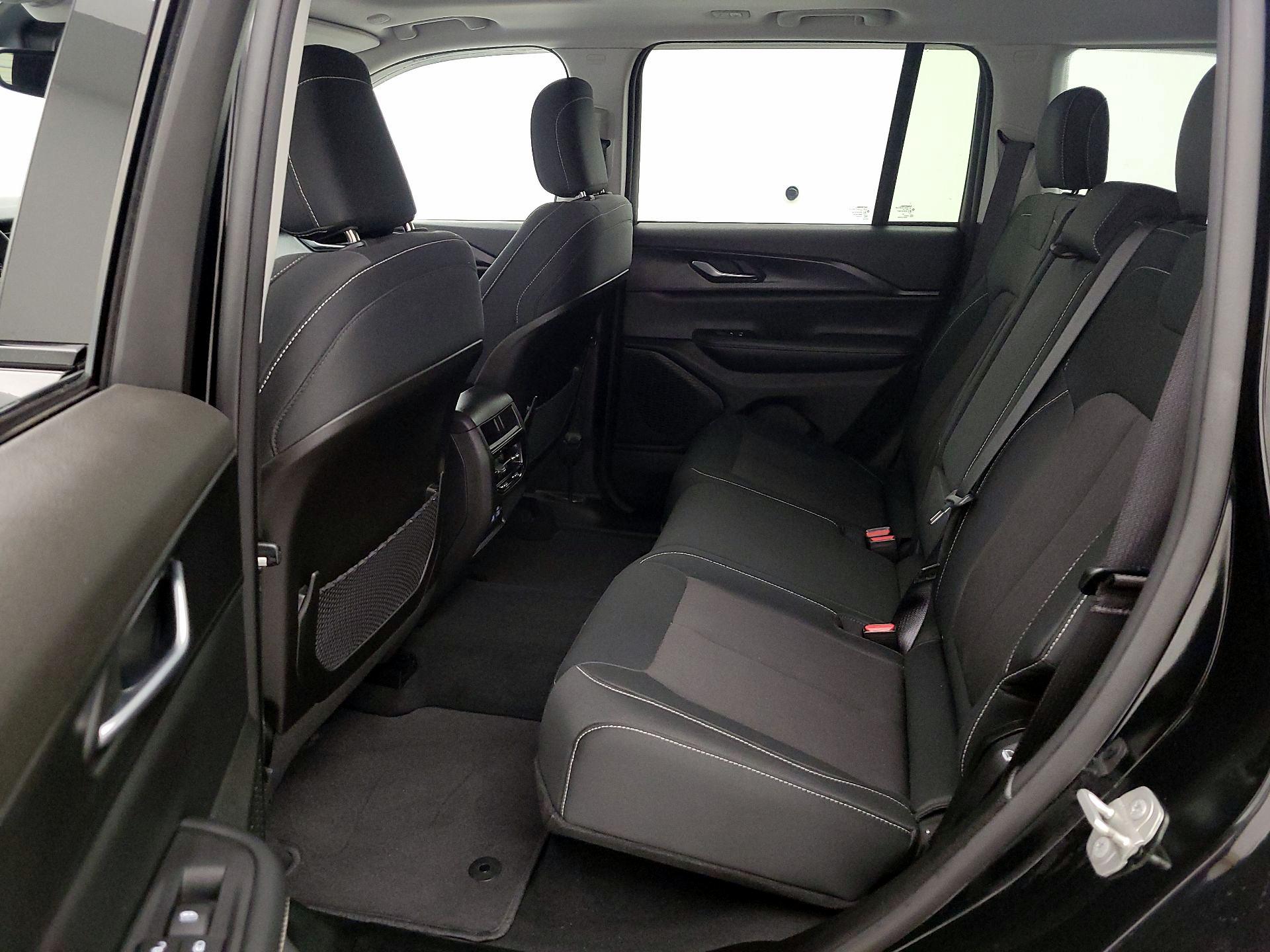 Thumbnail: 2023 Jeep Grand Cherokee - 20