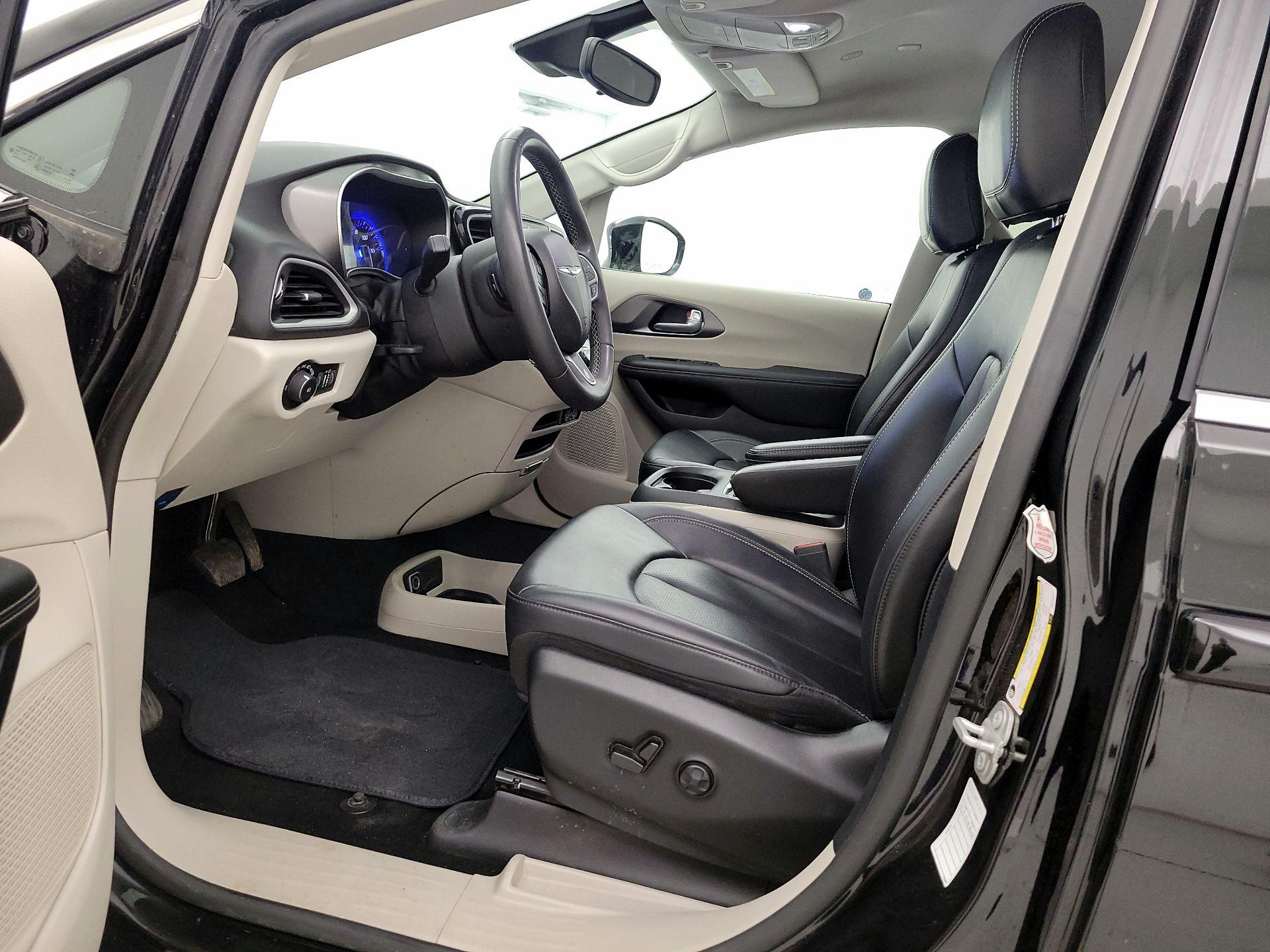 Thumbnail: 2024 Chrysler Pacifica - 11