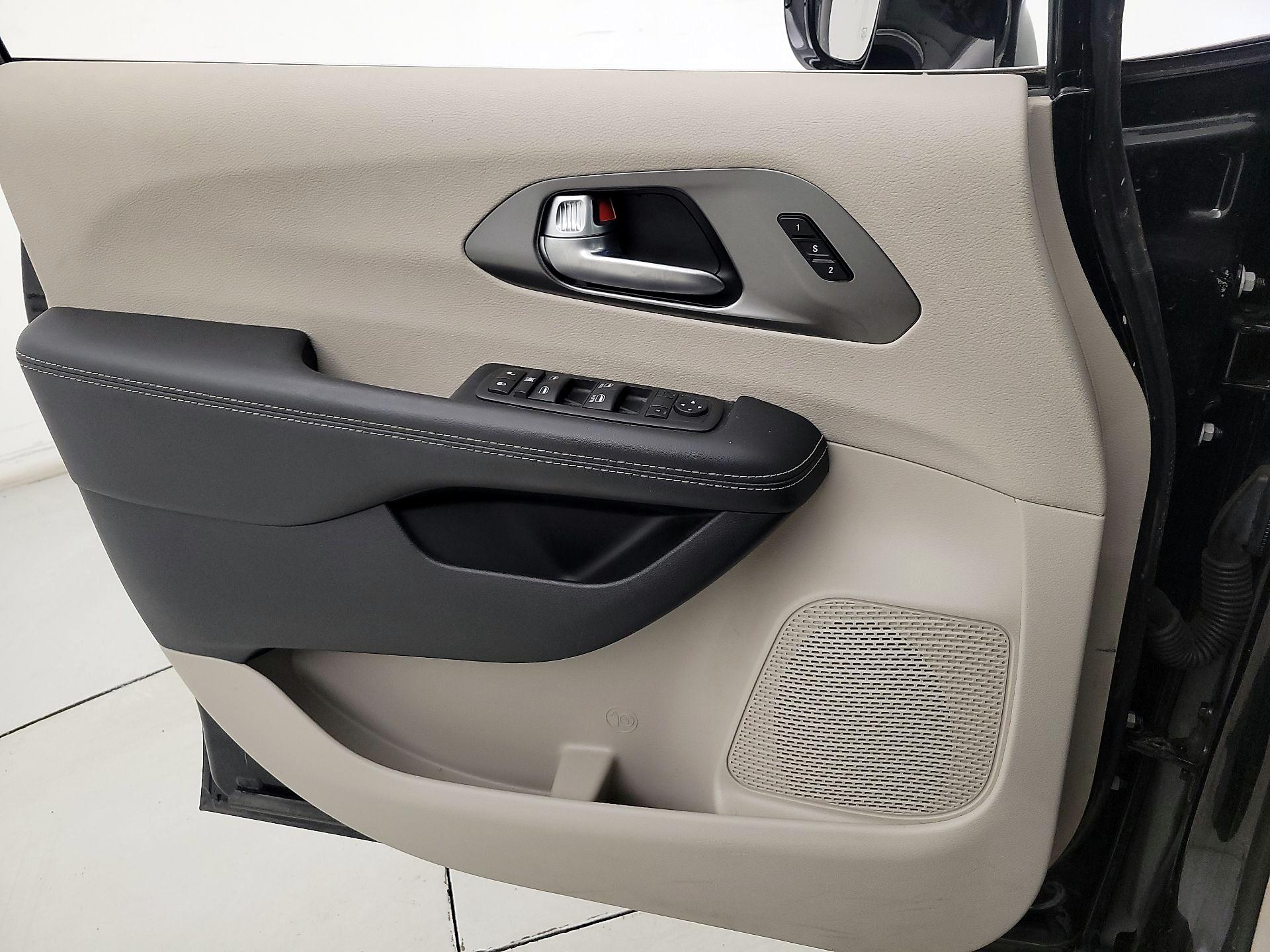 Thumbnail: 2024 Chrysler Pacifica - 12