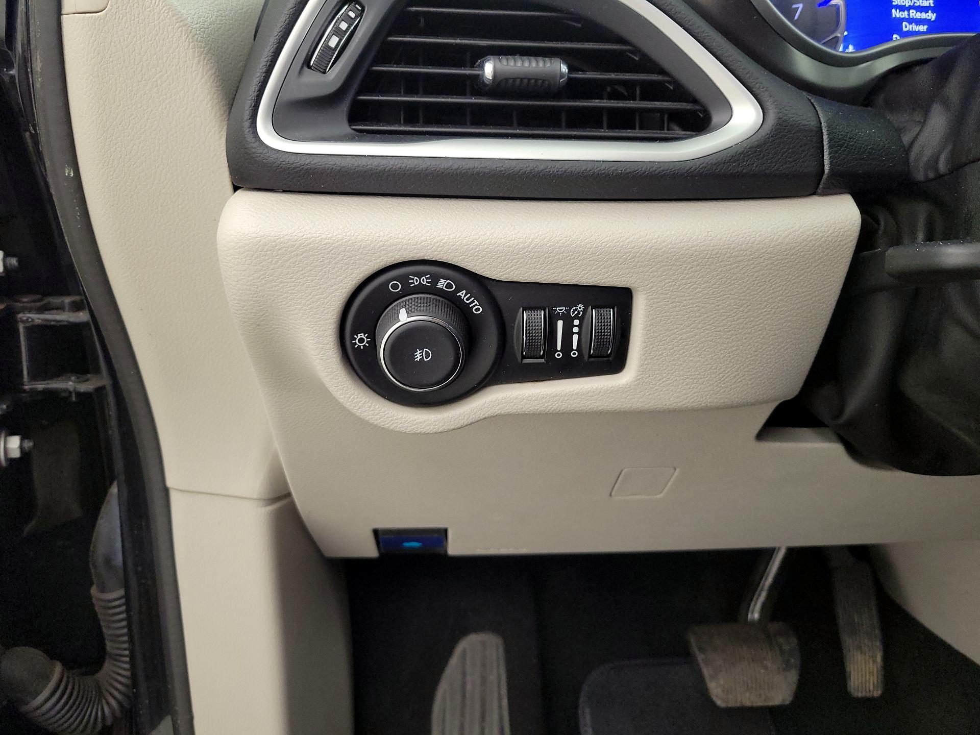 Thumbnail: 2024 Chrysler Pacifica - 13