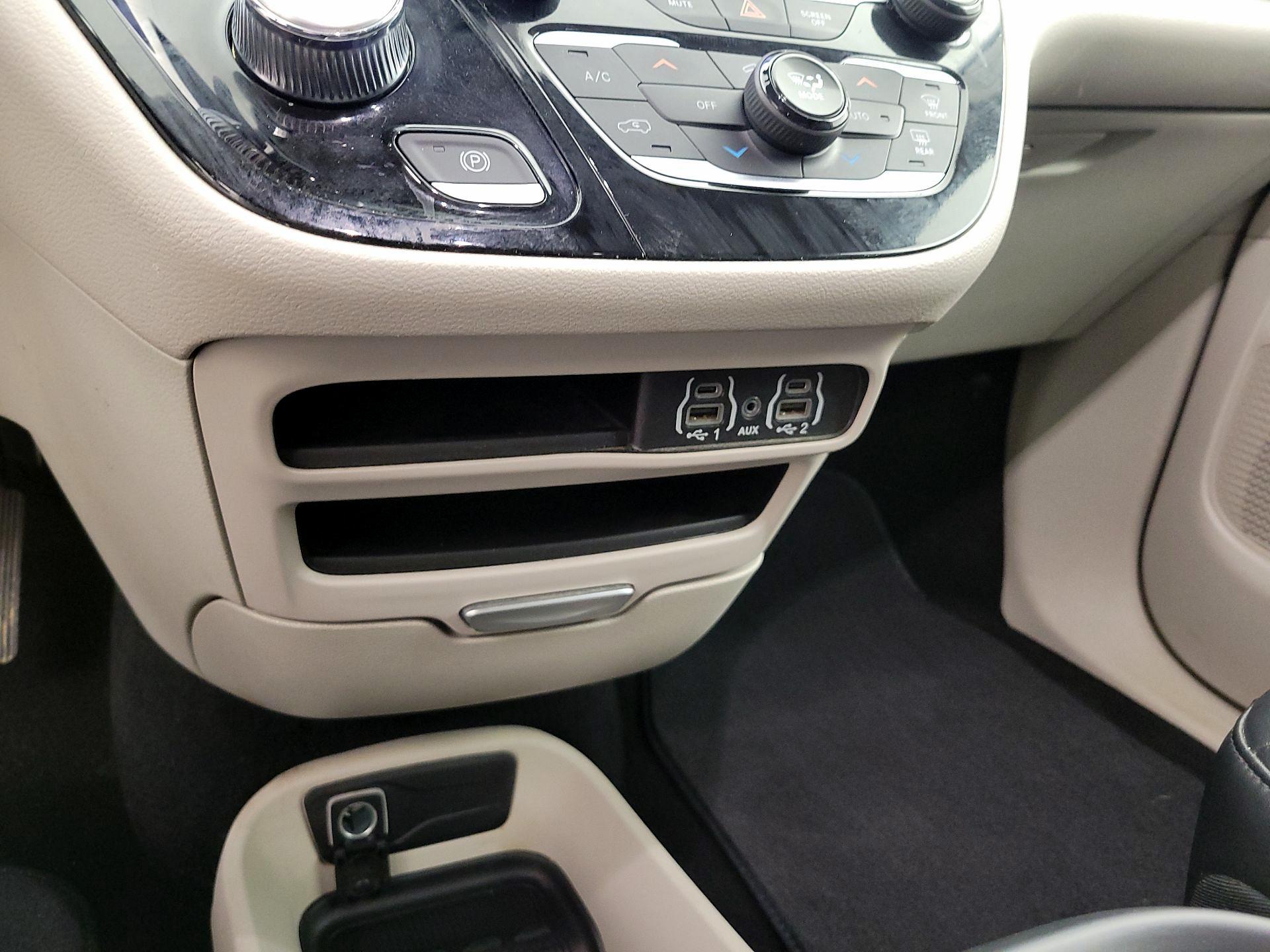 Thumbnail: 2024 Chrysler Pacifica - 18