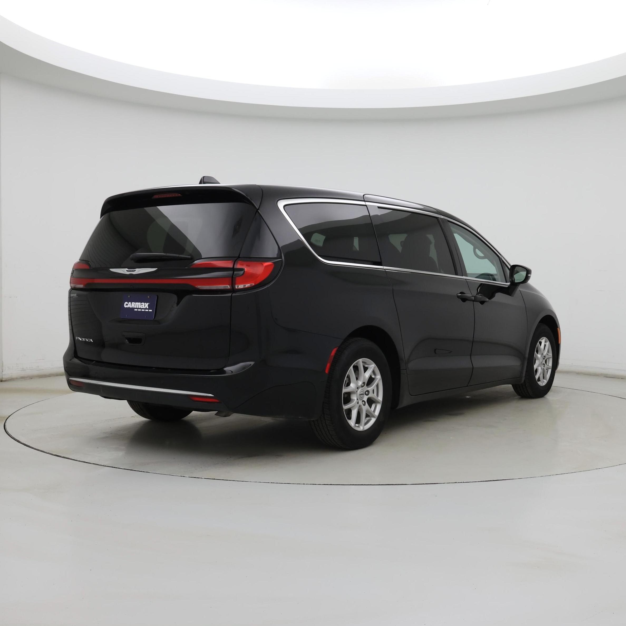 Thumbnail: 2024 Chrysler Pacifica - 8