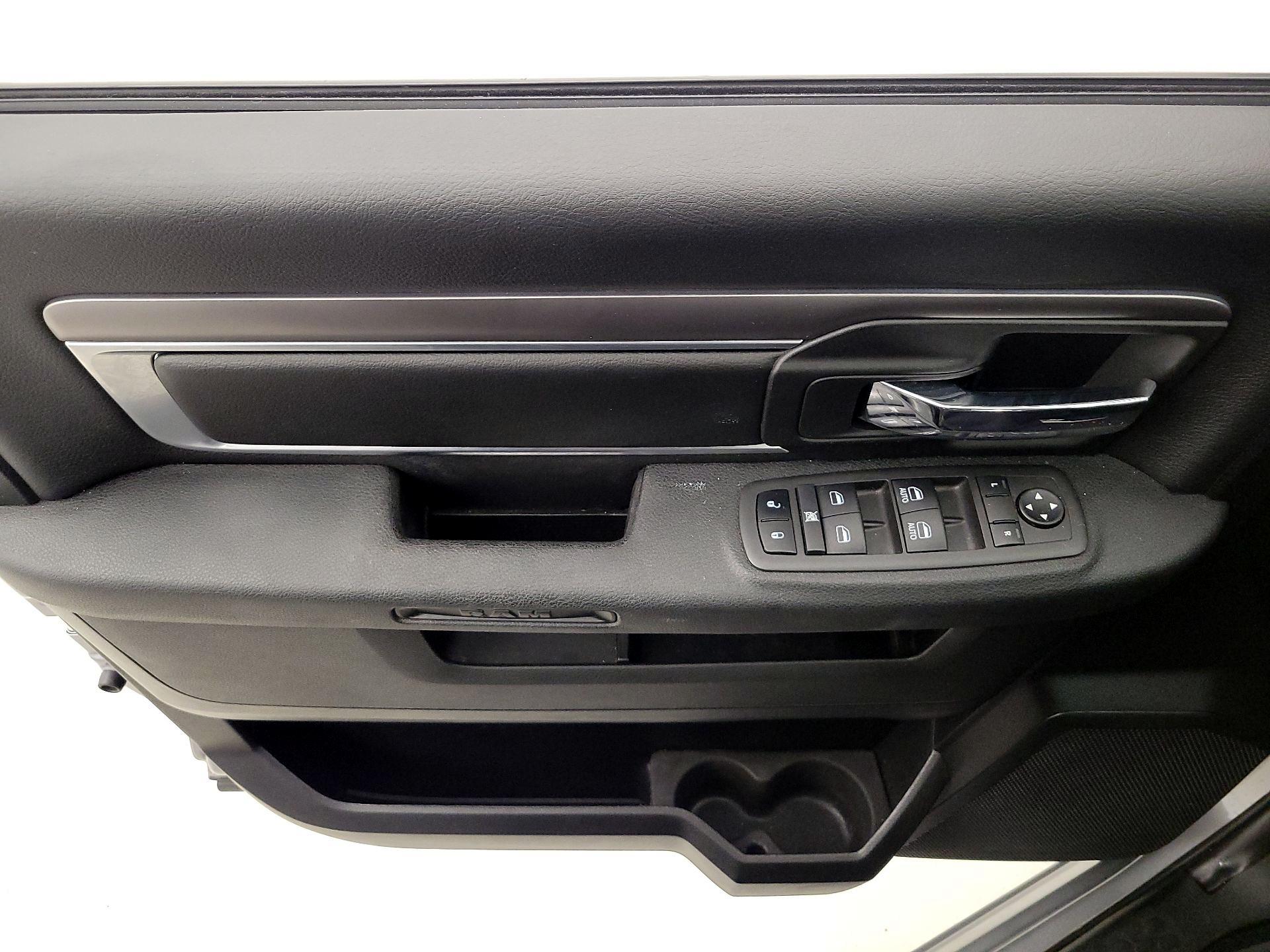 Thumbnail: 2022 RAM 1500 Classic - 12