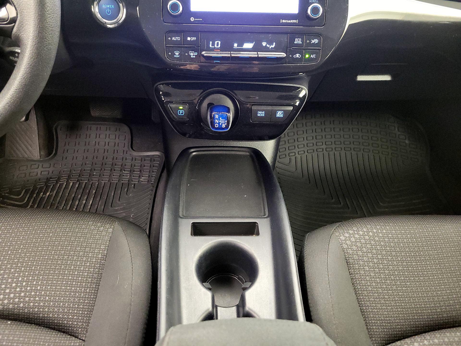 Thumbnail: 2022 Toyota Prius - 18