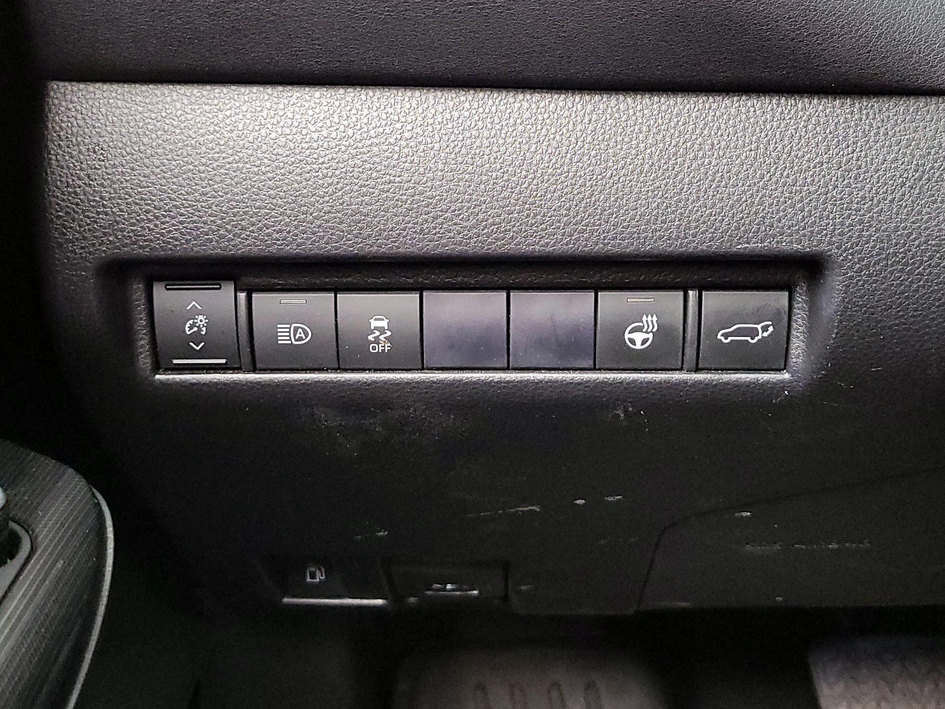 Thumbnail: 2021 Toyota Venza - 13