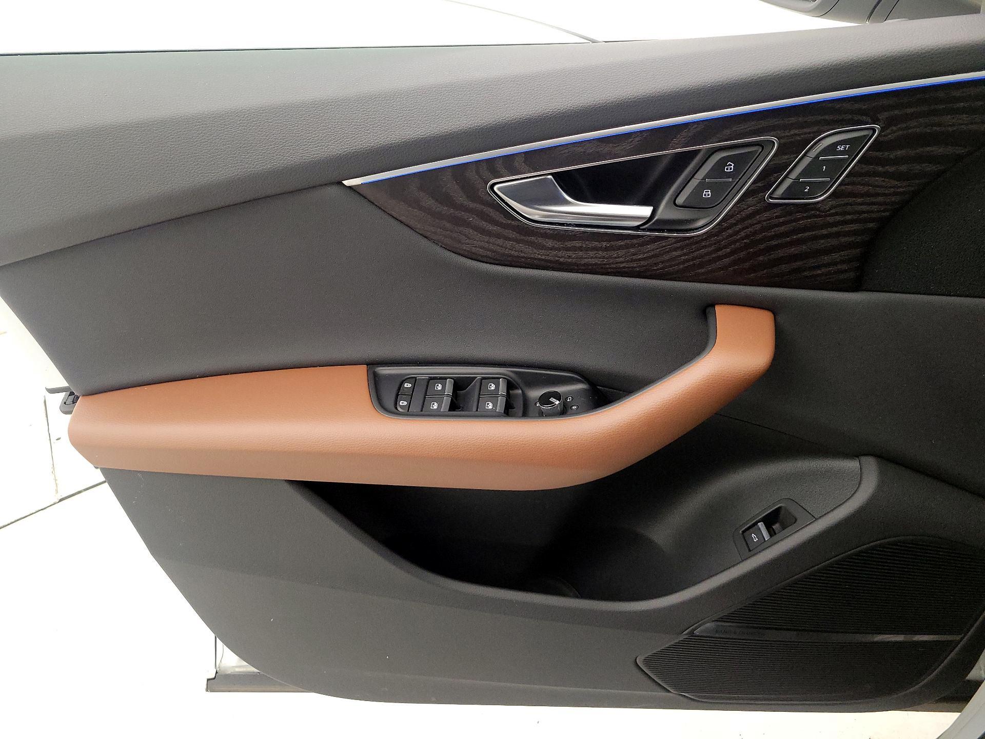 Thumbnail: 2021 Audi Q8 - 12