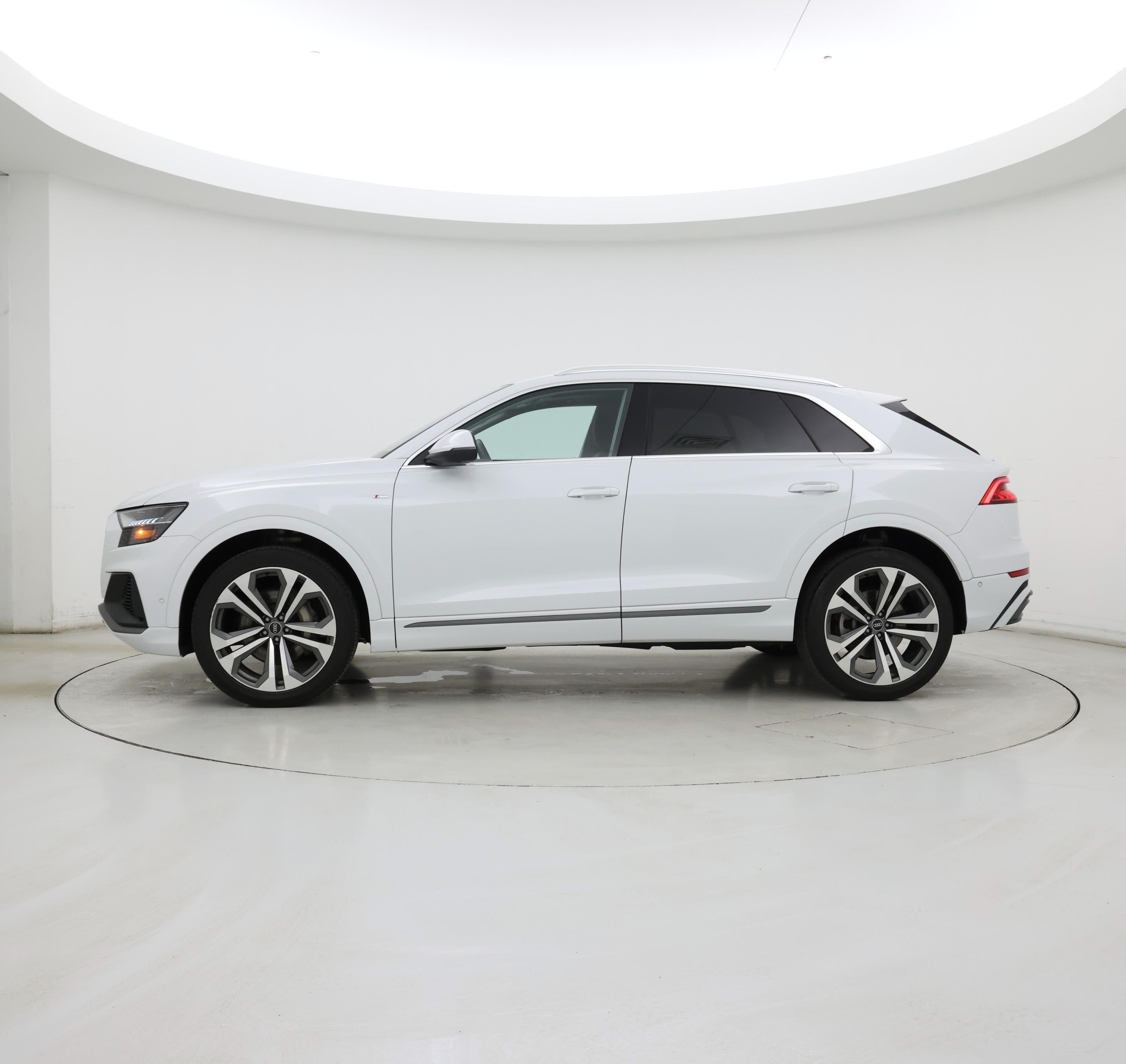 Thumbnail: 2021 Audi Q8 - 3