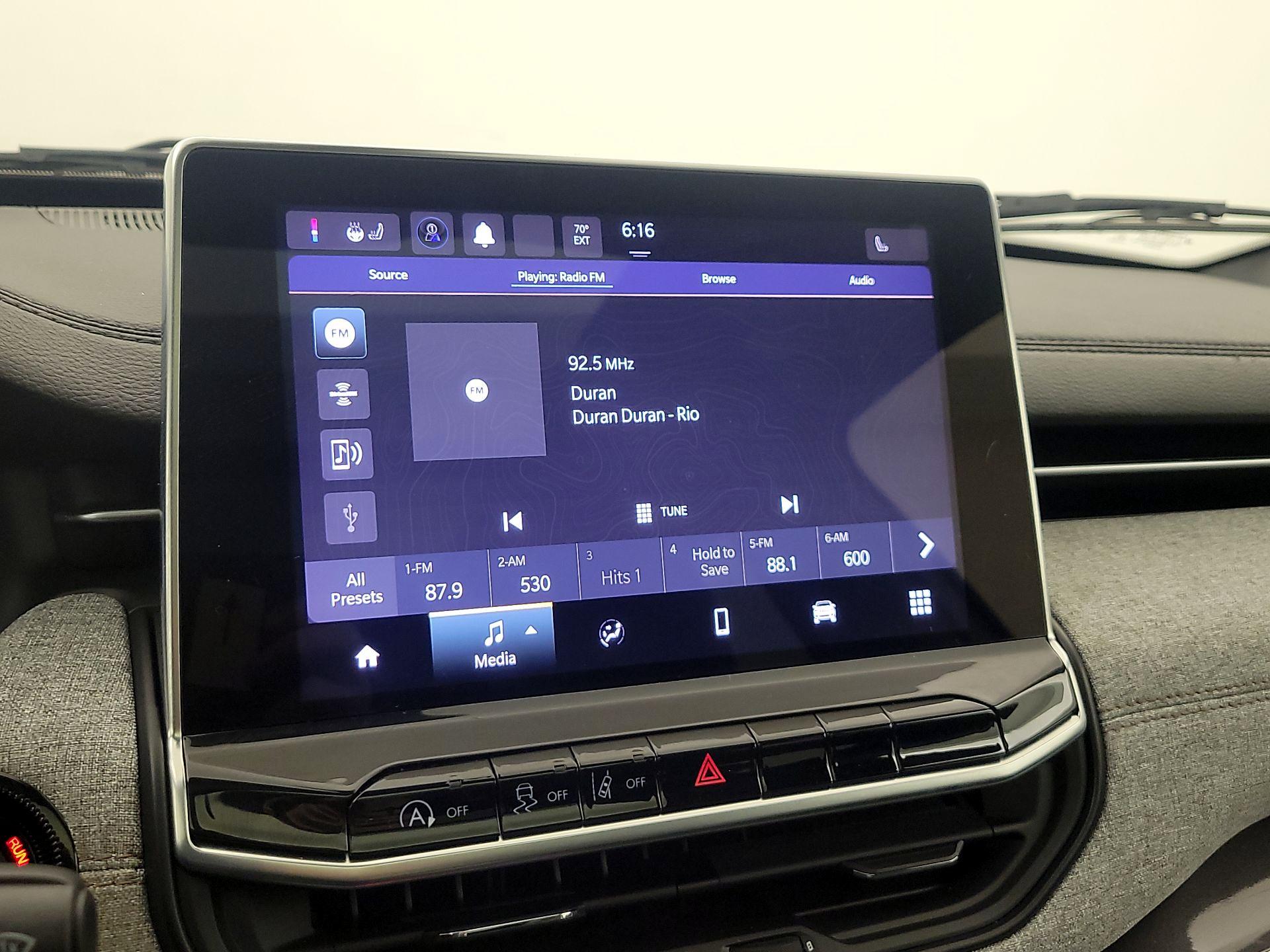 Thumbnail: 2023 Jeep Compass - 15