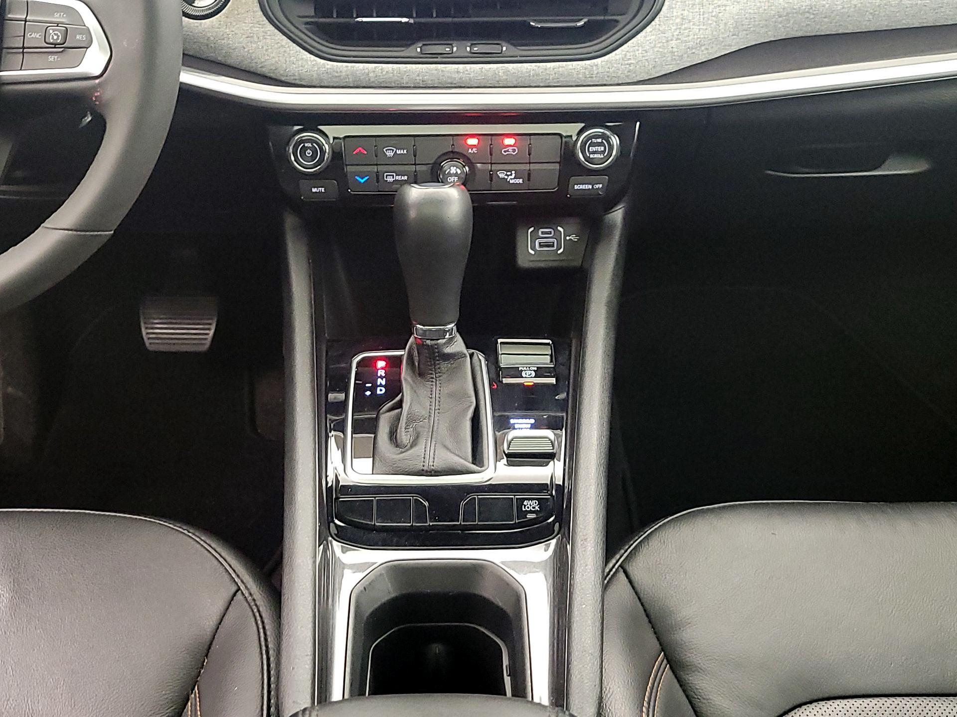 Thumbnail: 2023 Jeep Compass - 17