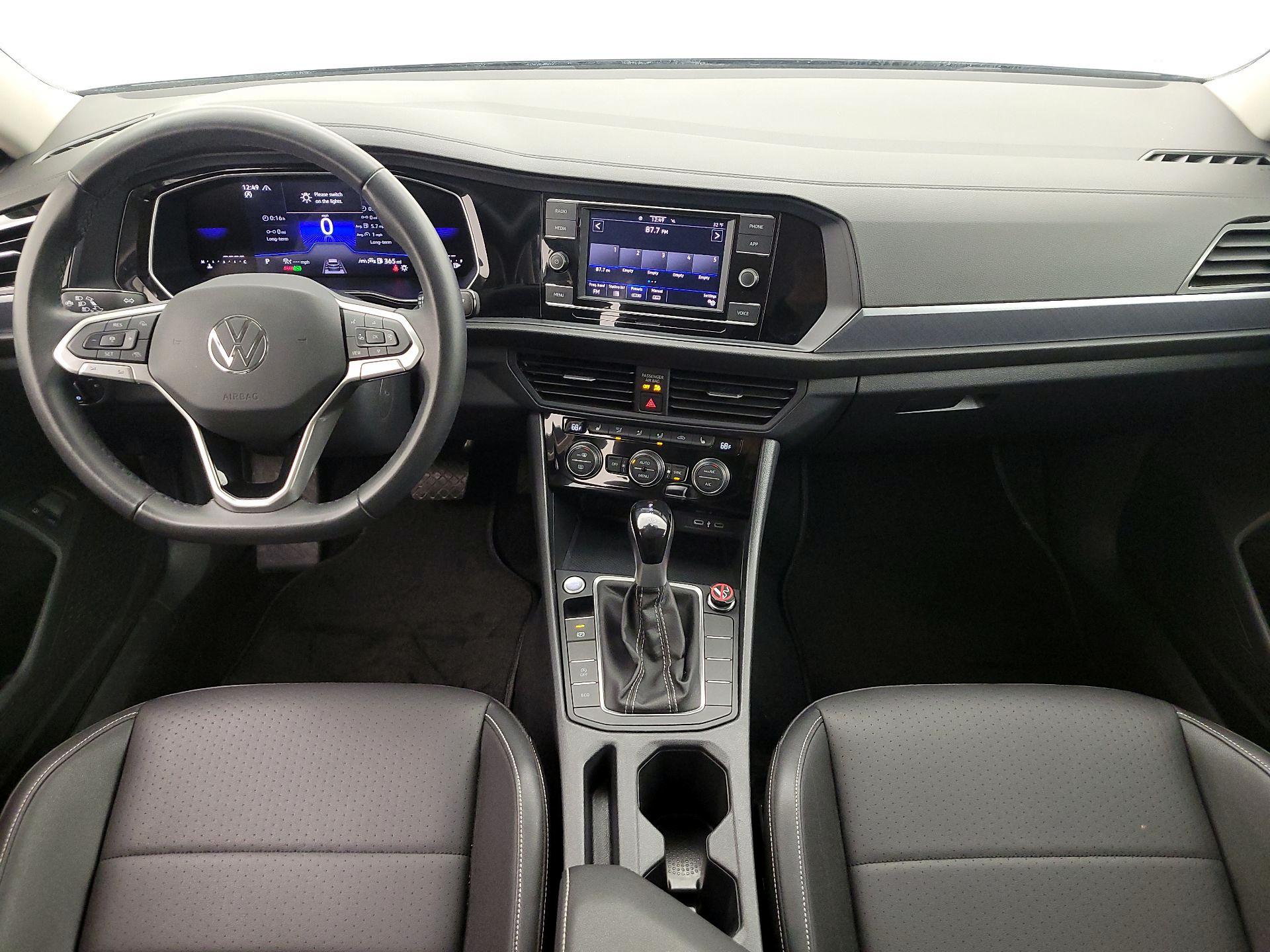 Thumbnail: 2024 Volkswagen Jetta - 9