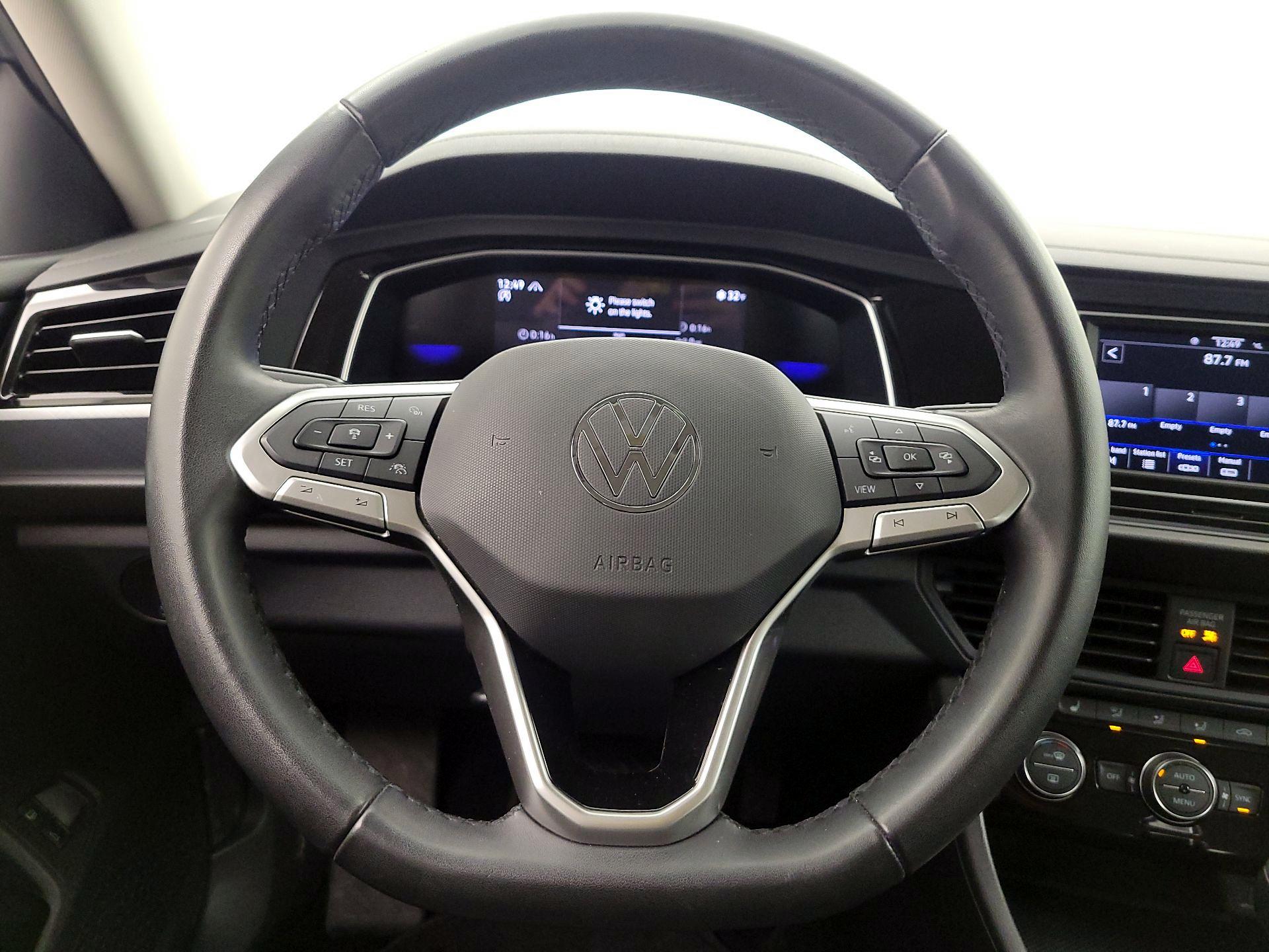 Thumbnail: 2024 Volkswagen Jetta - 10