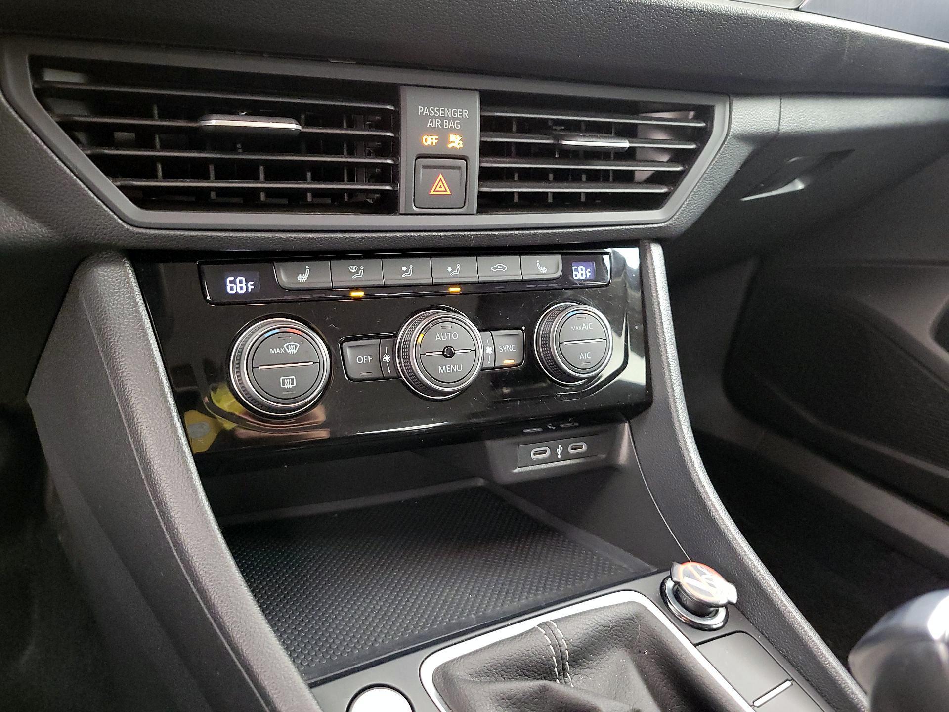 Thumbnail: 2024 Volkswagen Jetta - 16