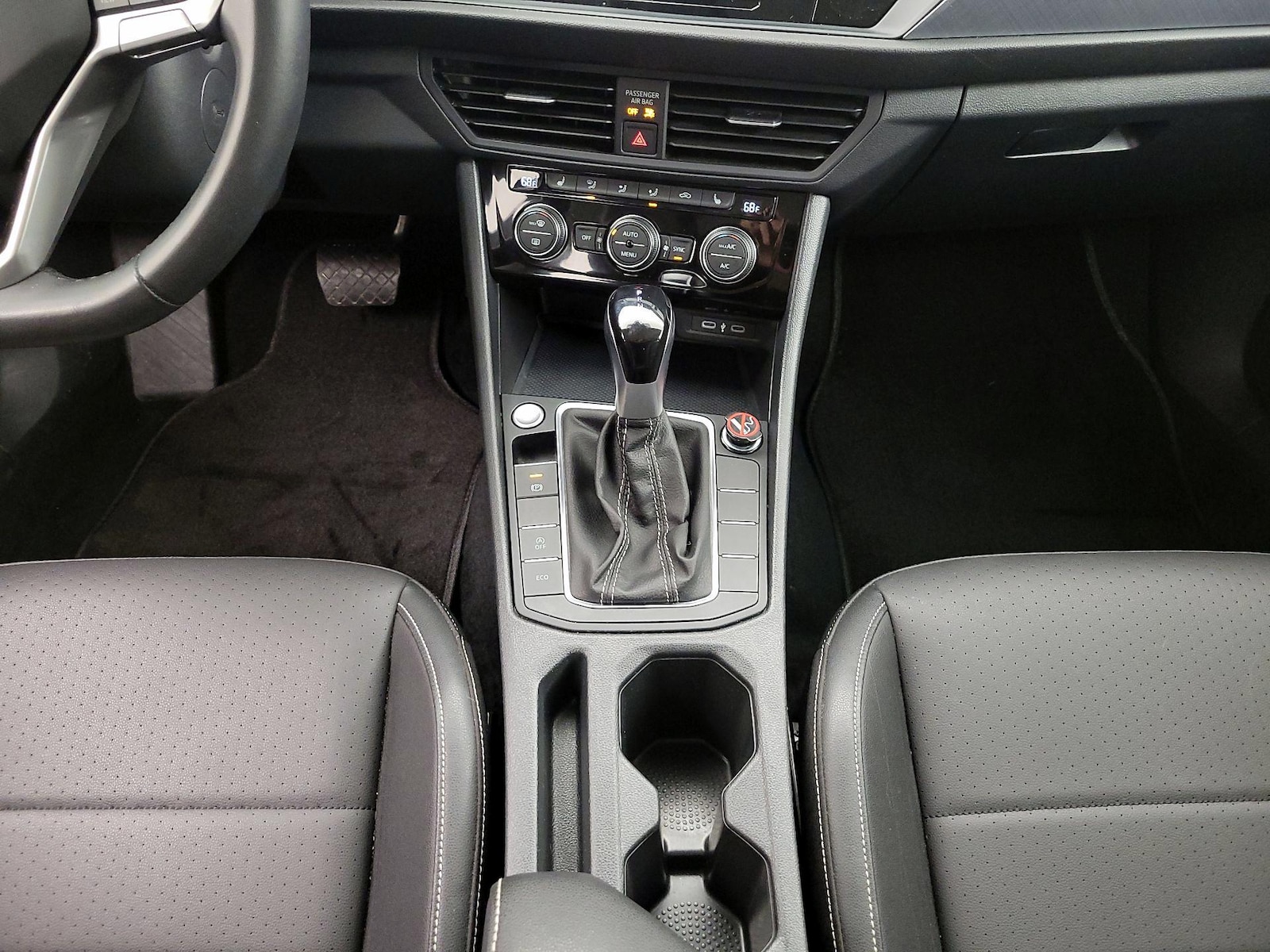 2024 Volkswagen Jetta SE - Photo 18