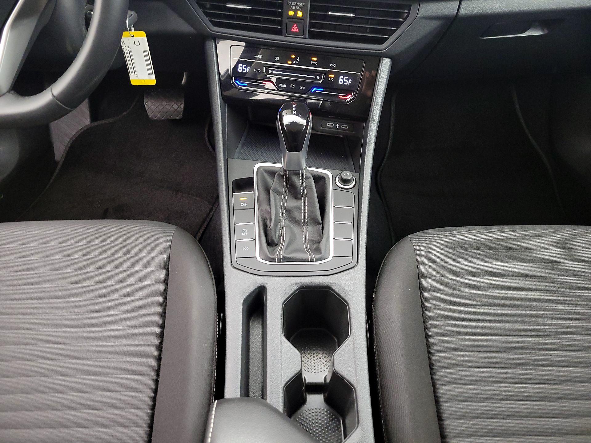 Thumbnail: 2025 Volkswagen Jetta - 17